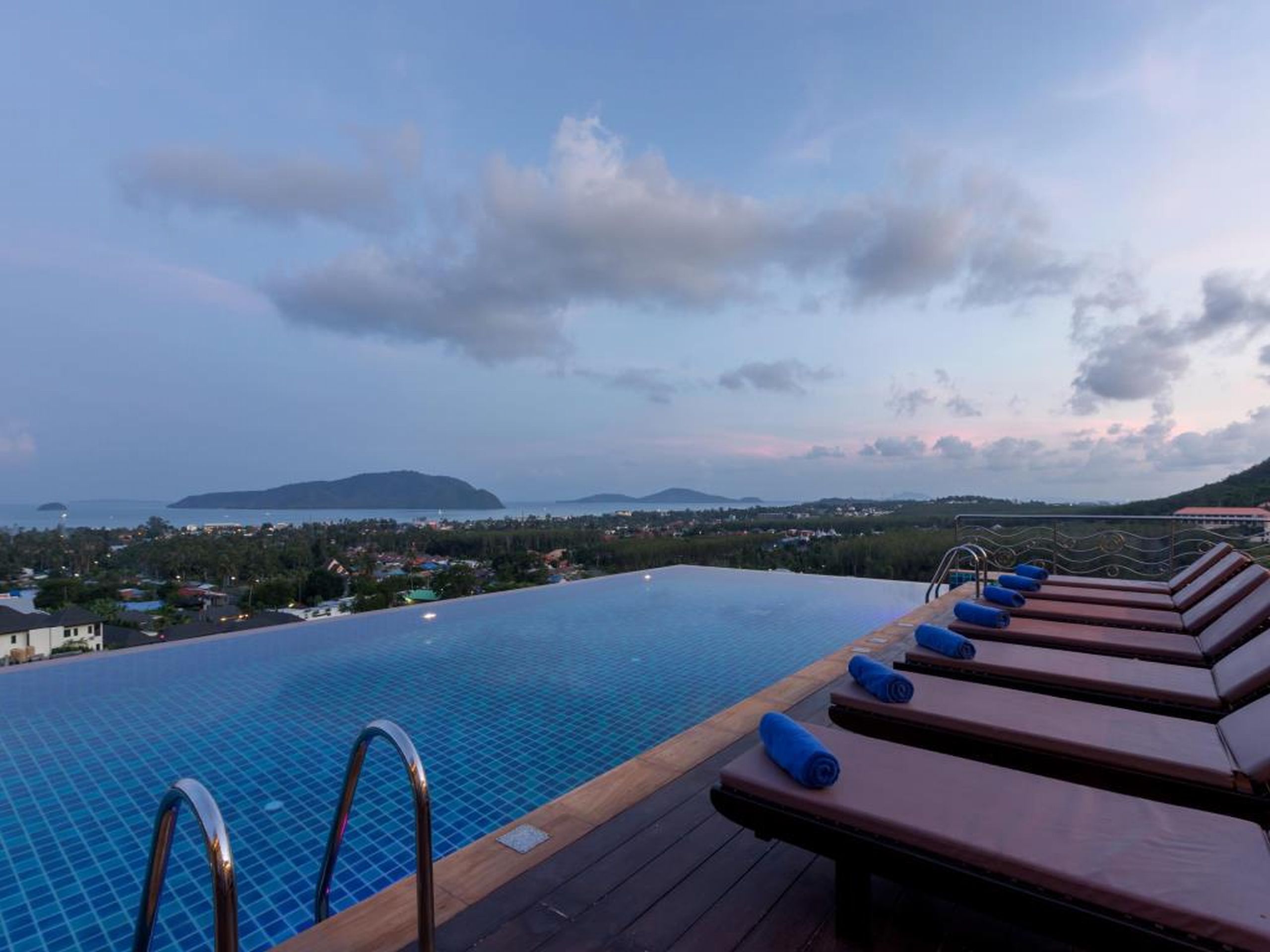 The View Rawada Resort & Spa
