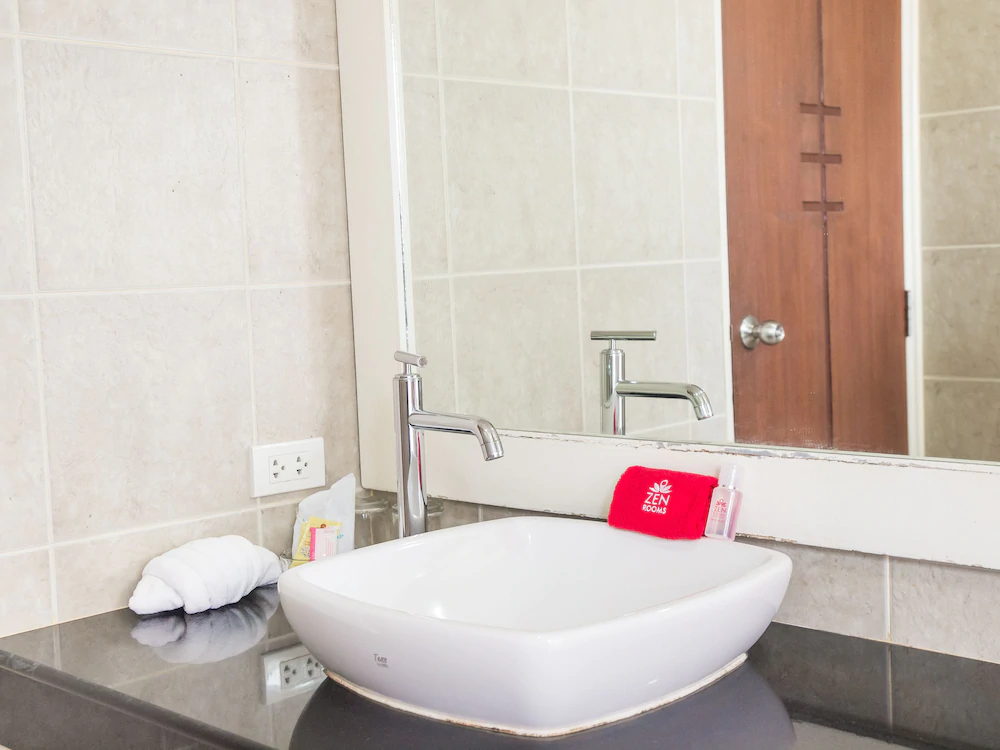 ZEN Rooms Chaofa East Road