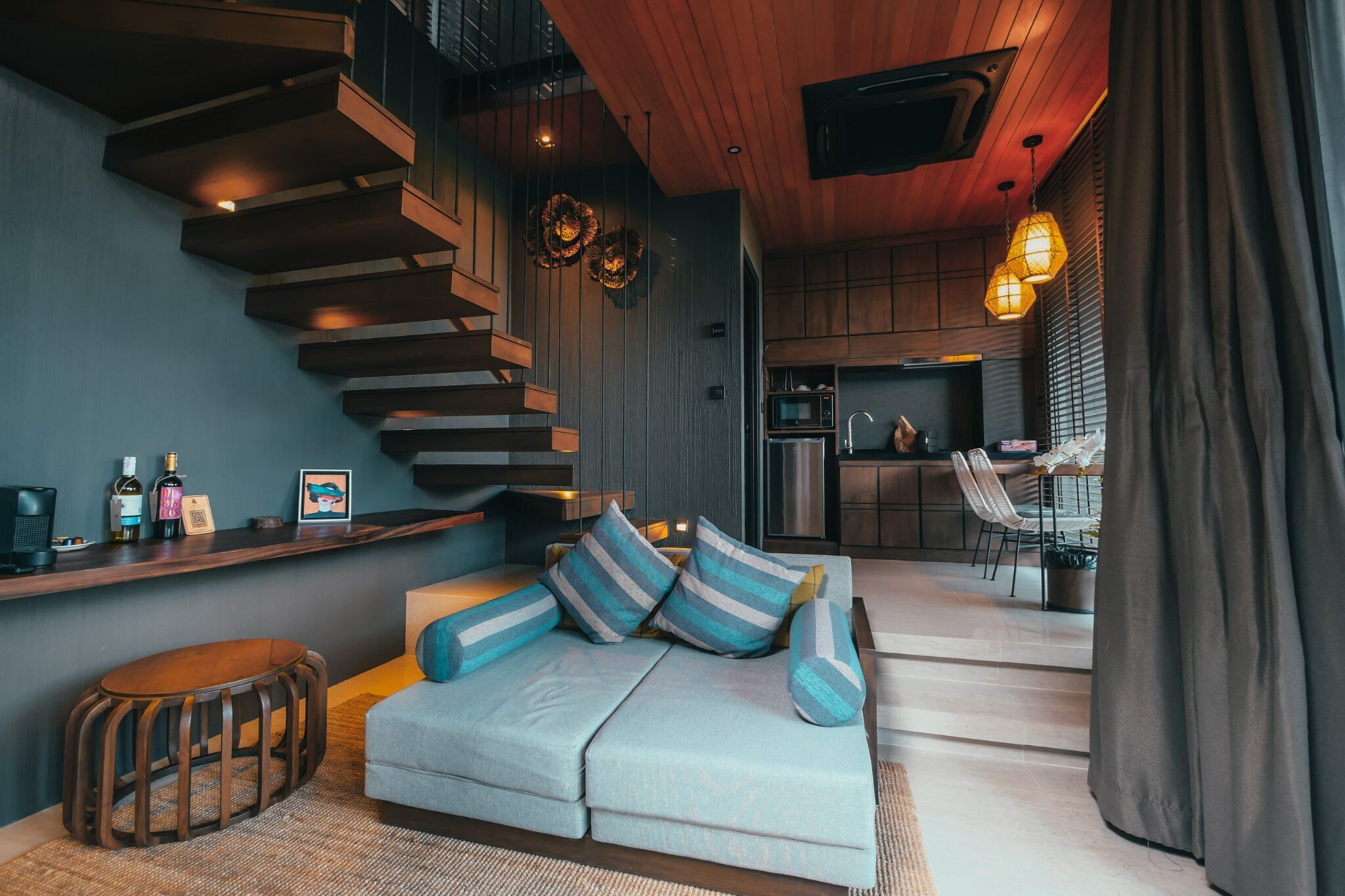 Akra Collection Layan