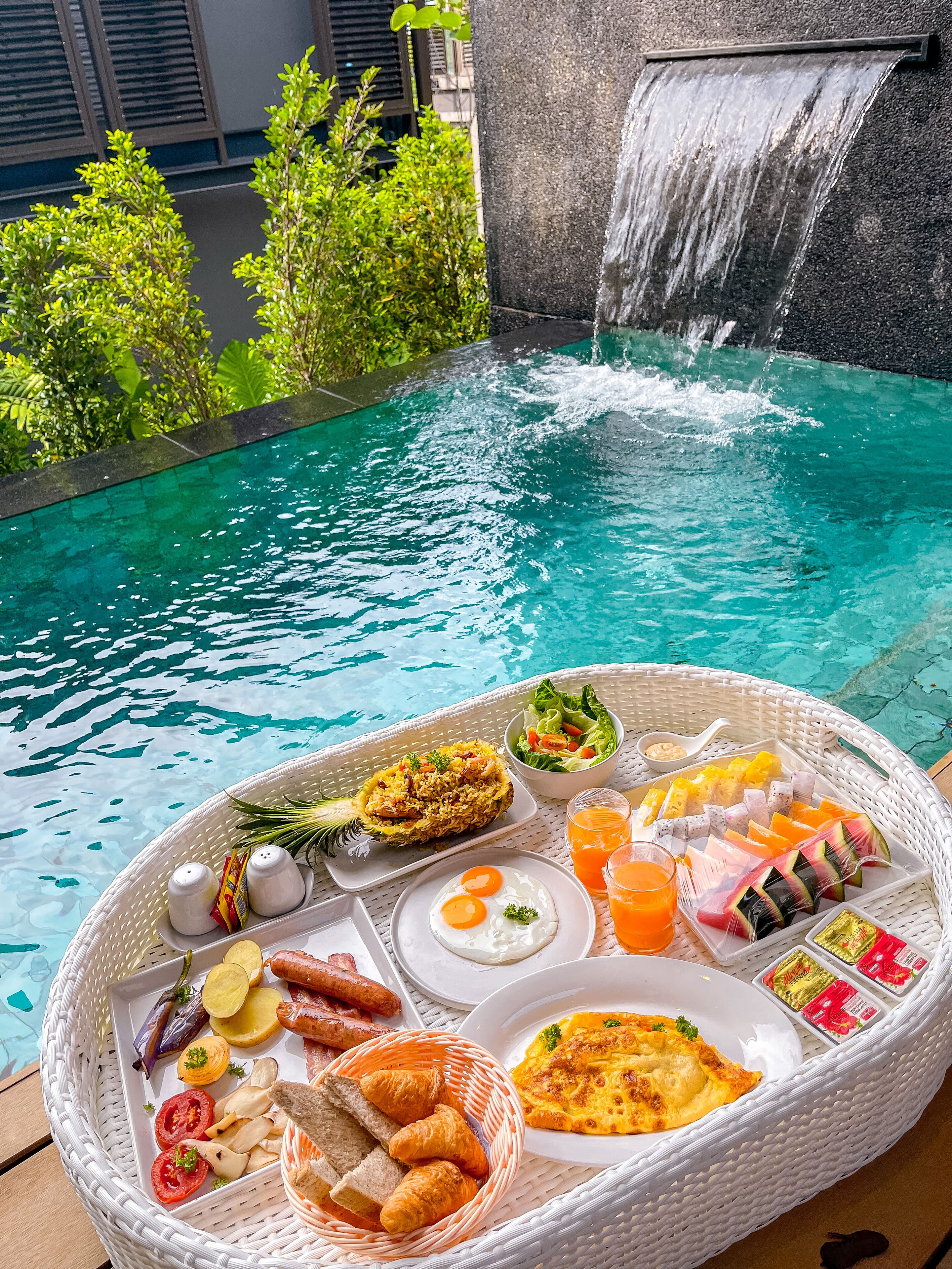 Akra Collection Layan