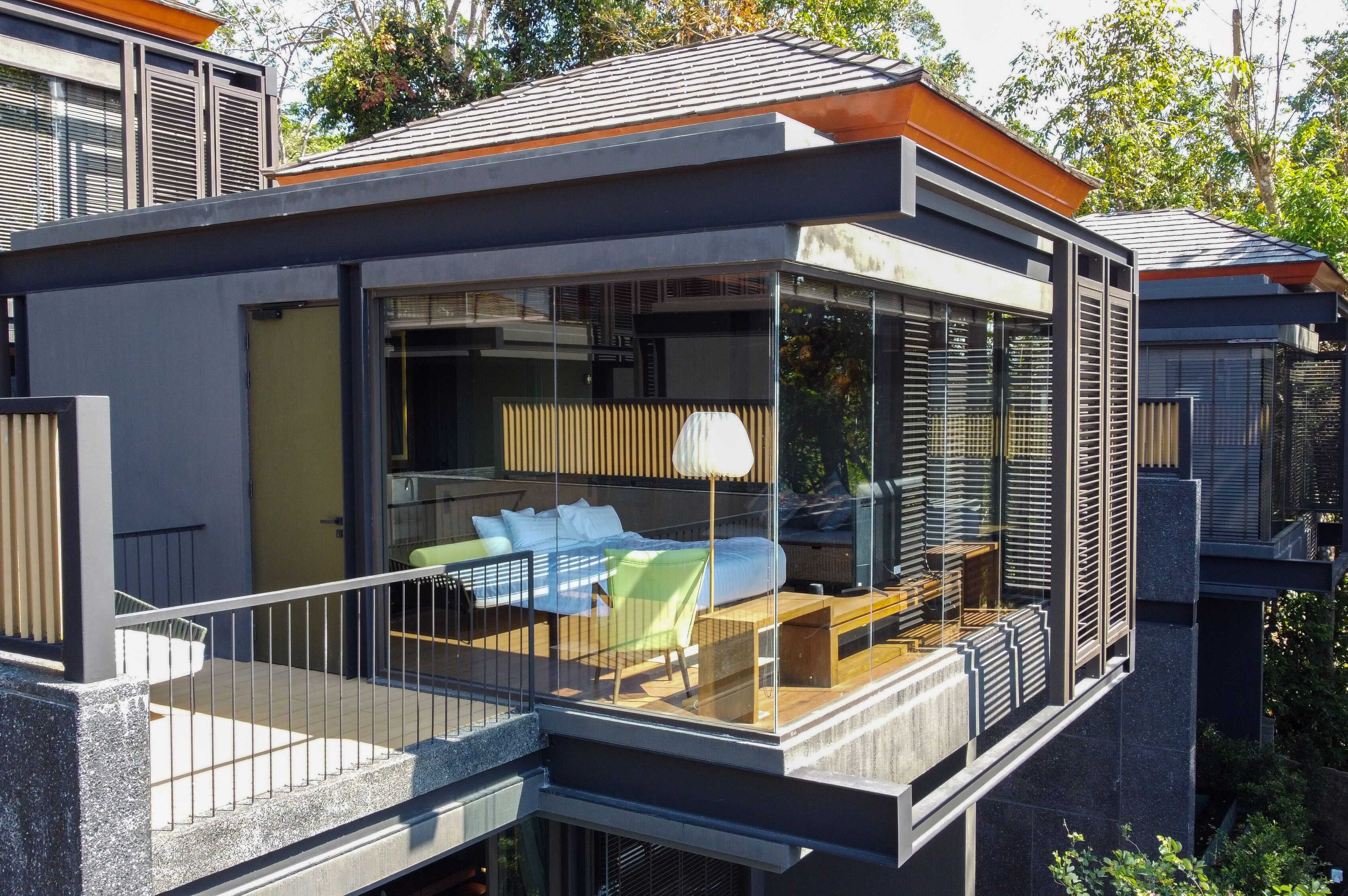 Akra Collection Layan