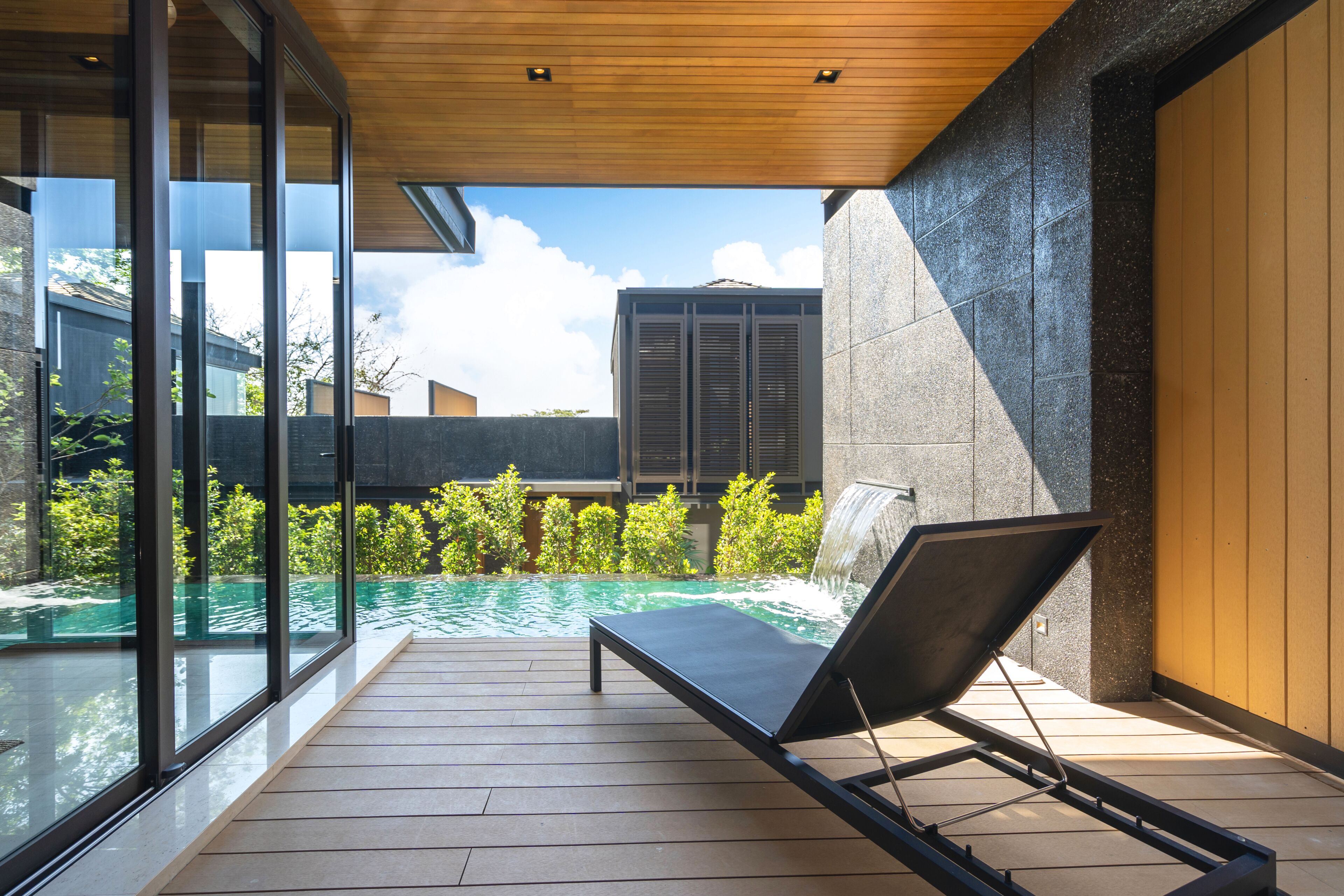 Akra Collection Layan