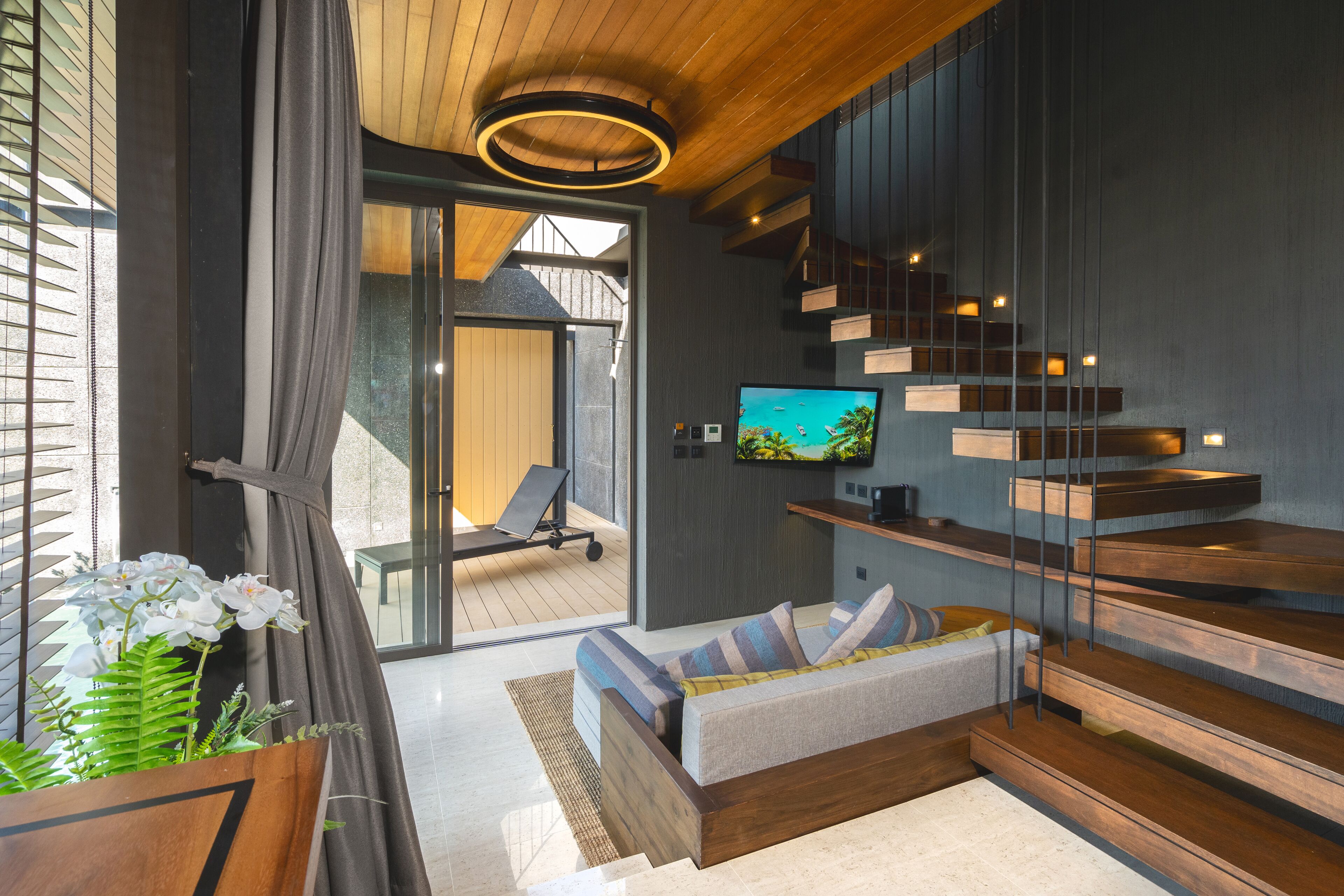 Akra Collection Layan