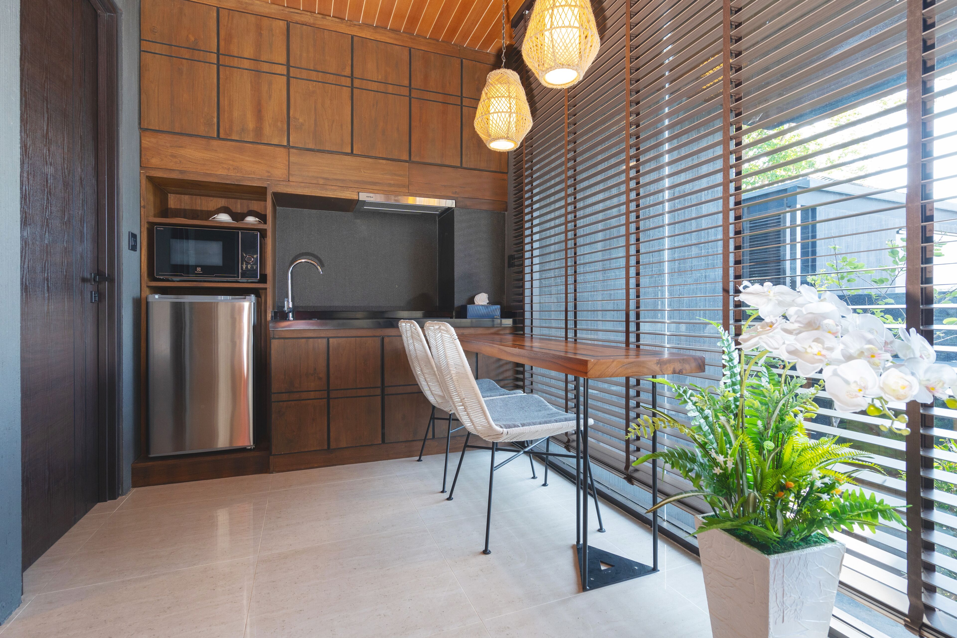 Akra Collection Layan