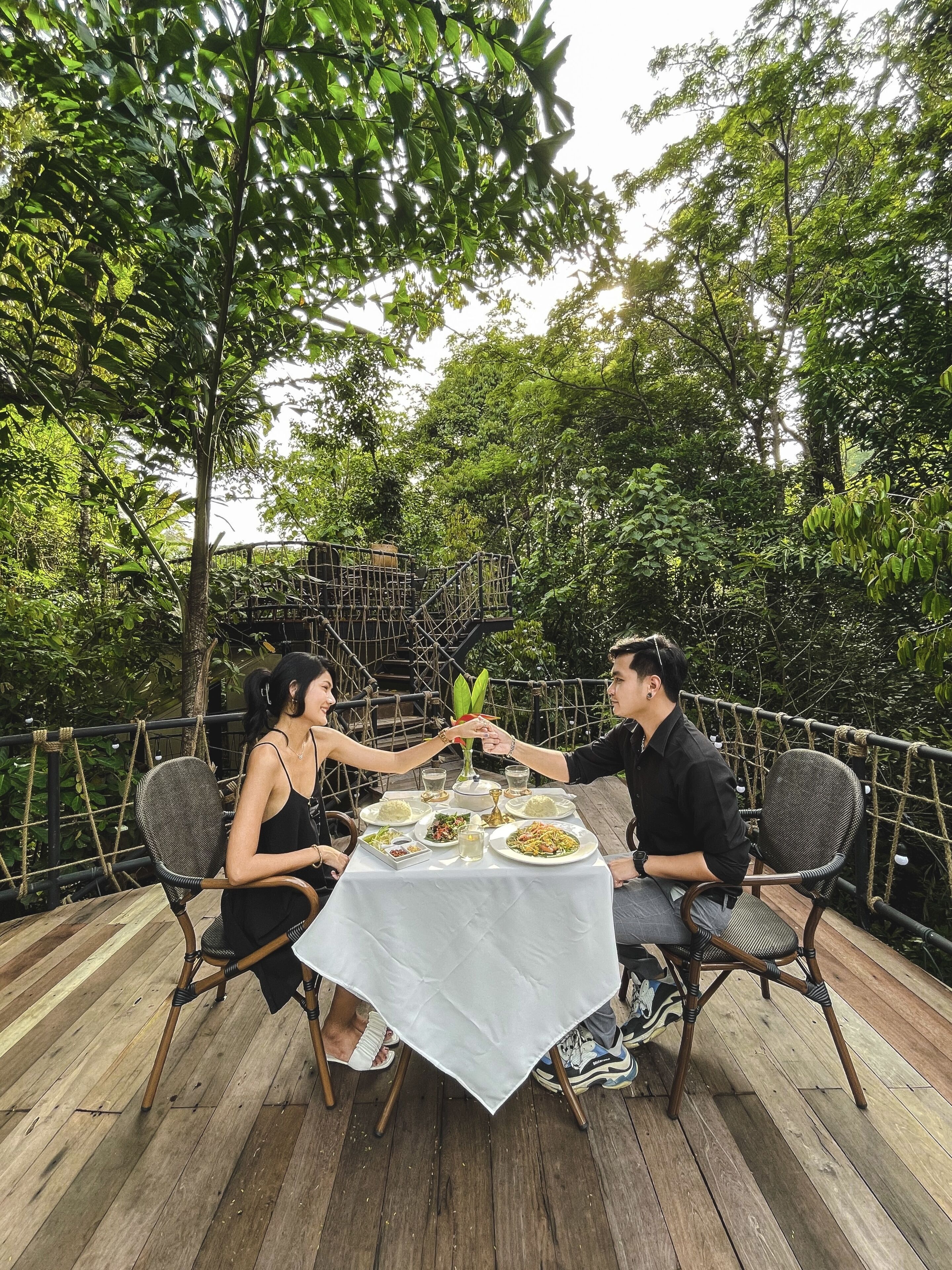 Akra Collection Layan