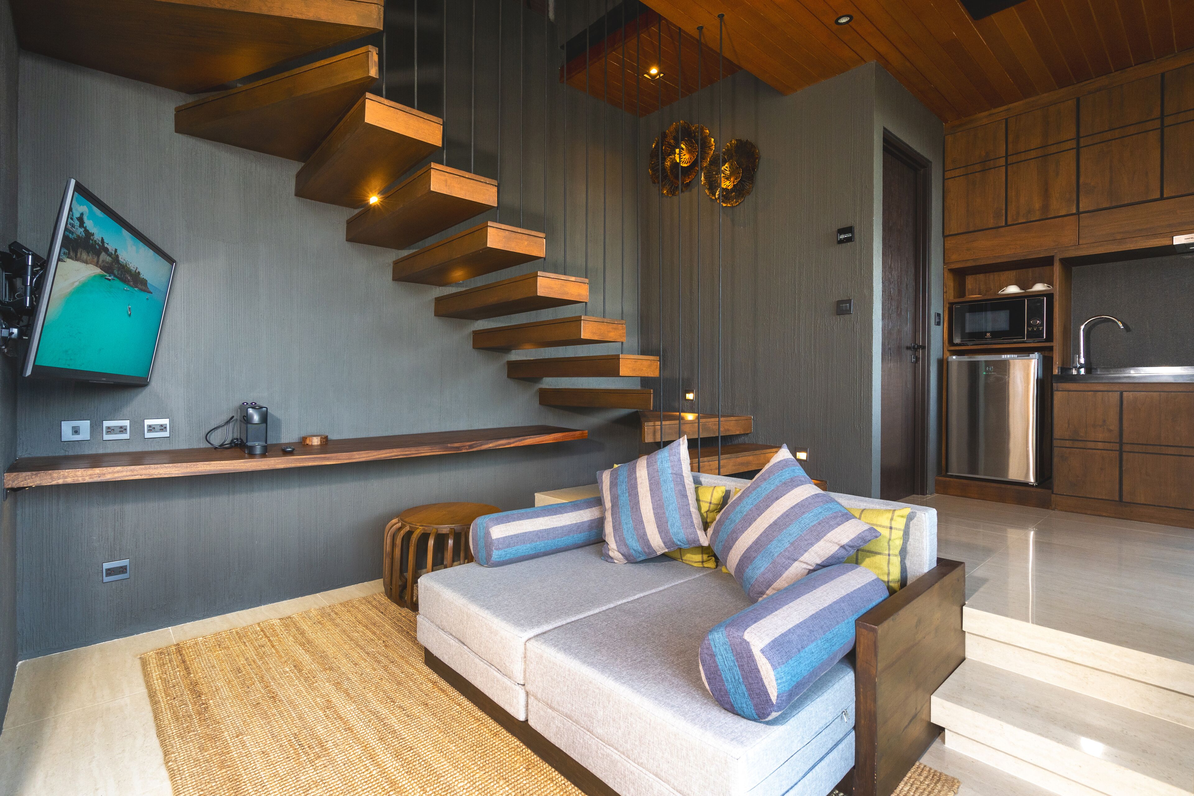 Akra Collection Layan