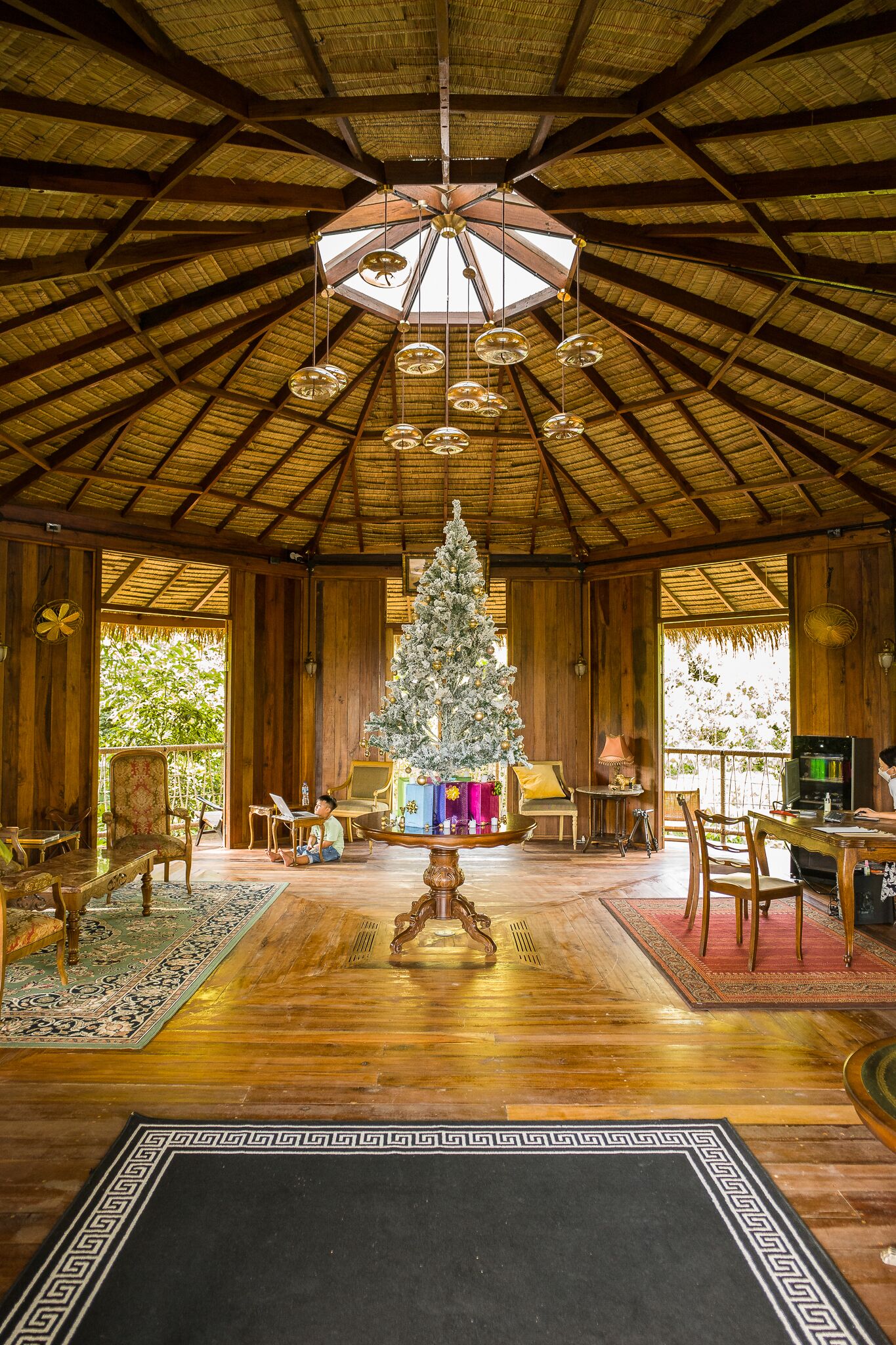 Akra Collection Layan