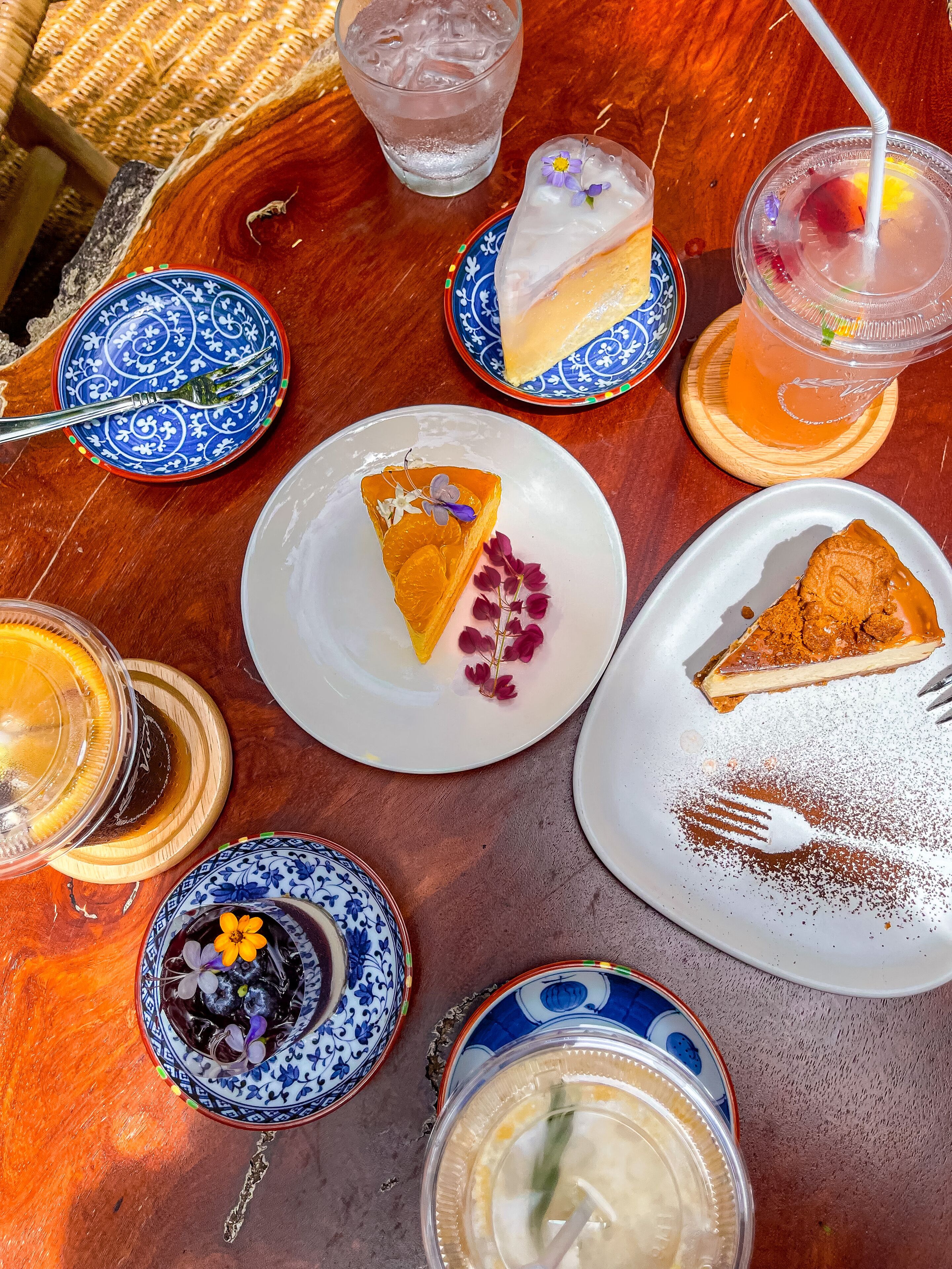 Akra Collection Layan