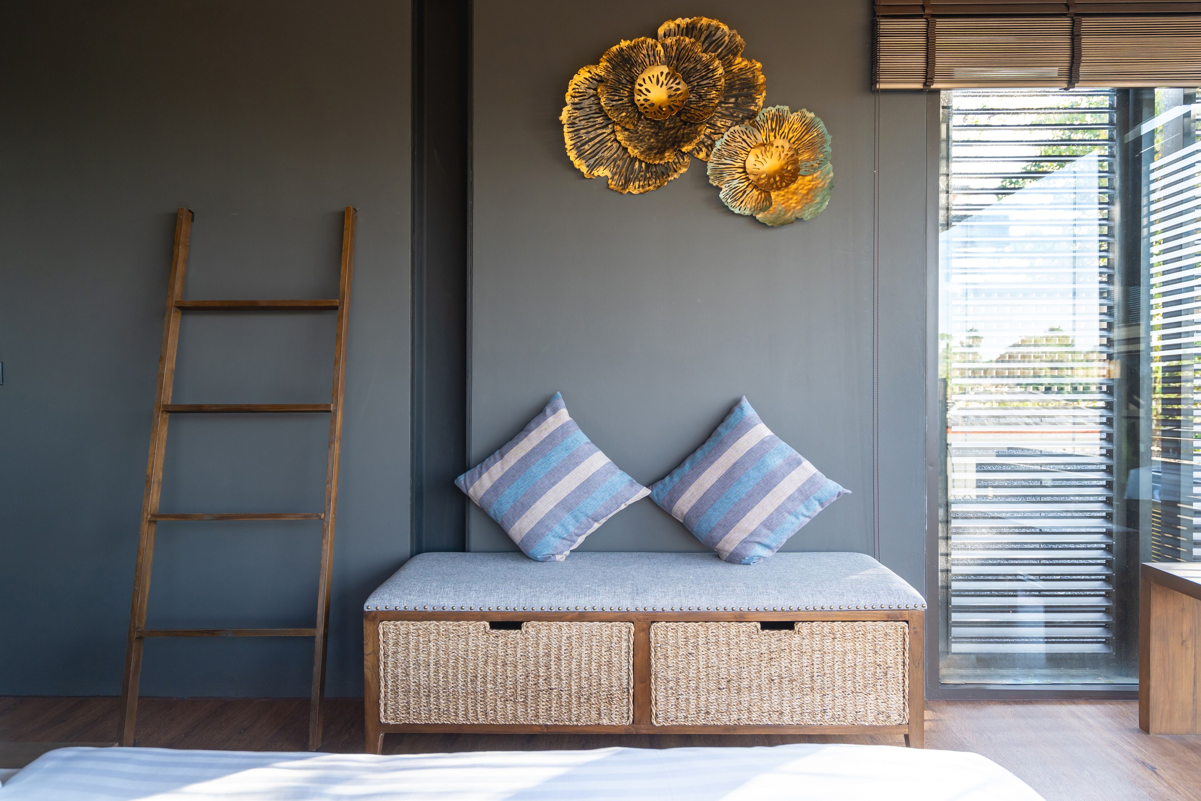 Akra Collection Layan