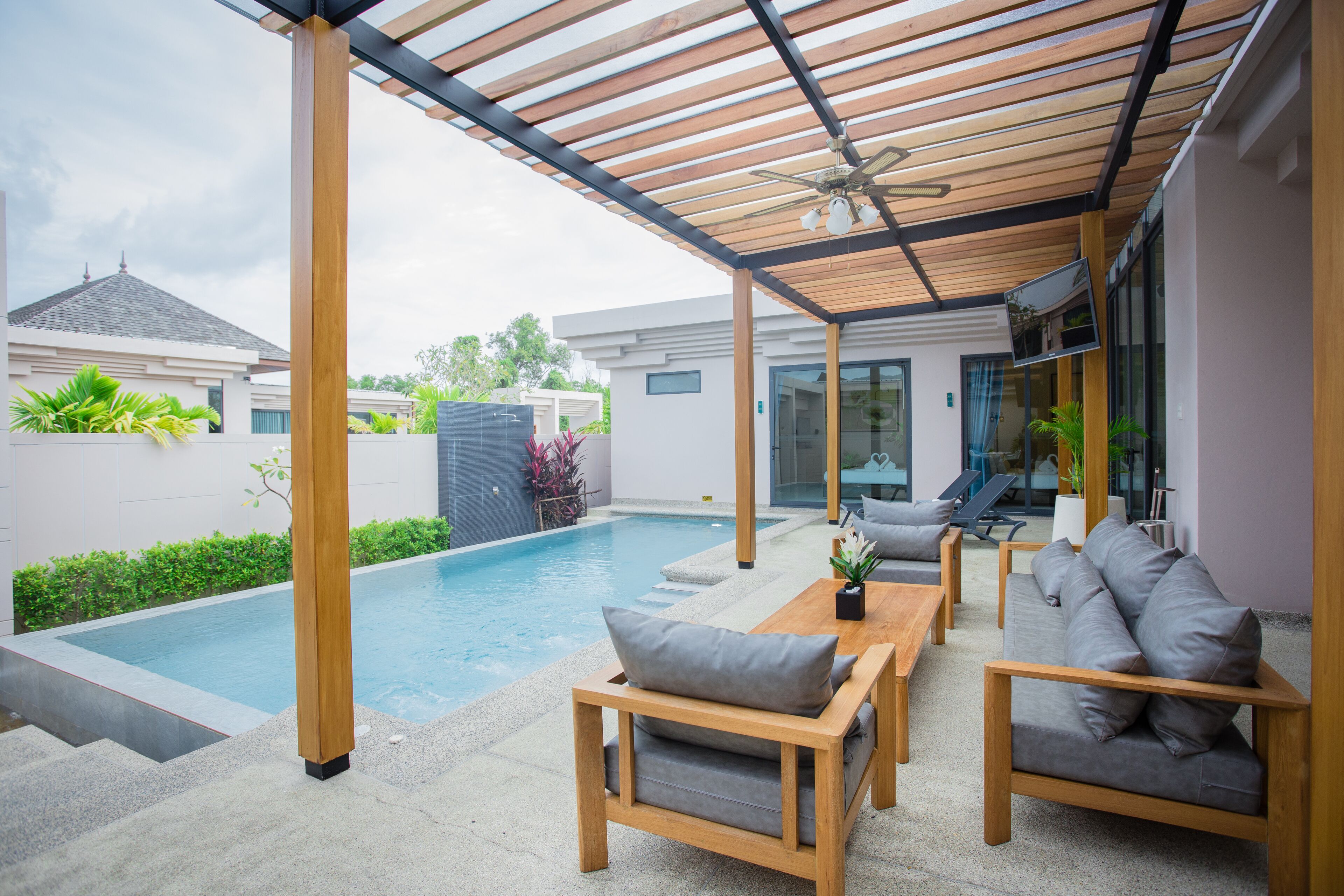 Gold Chariot Pool Villa
