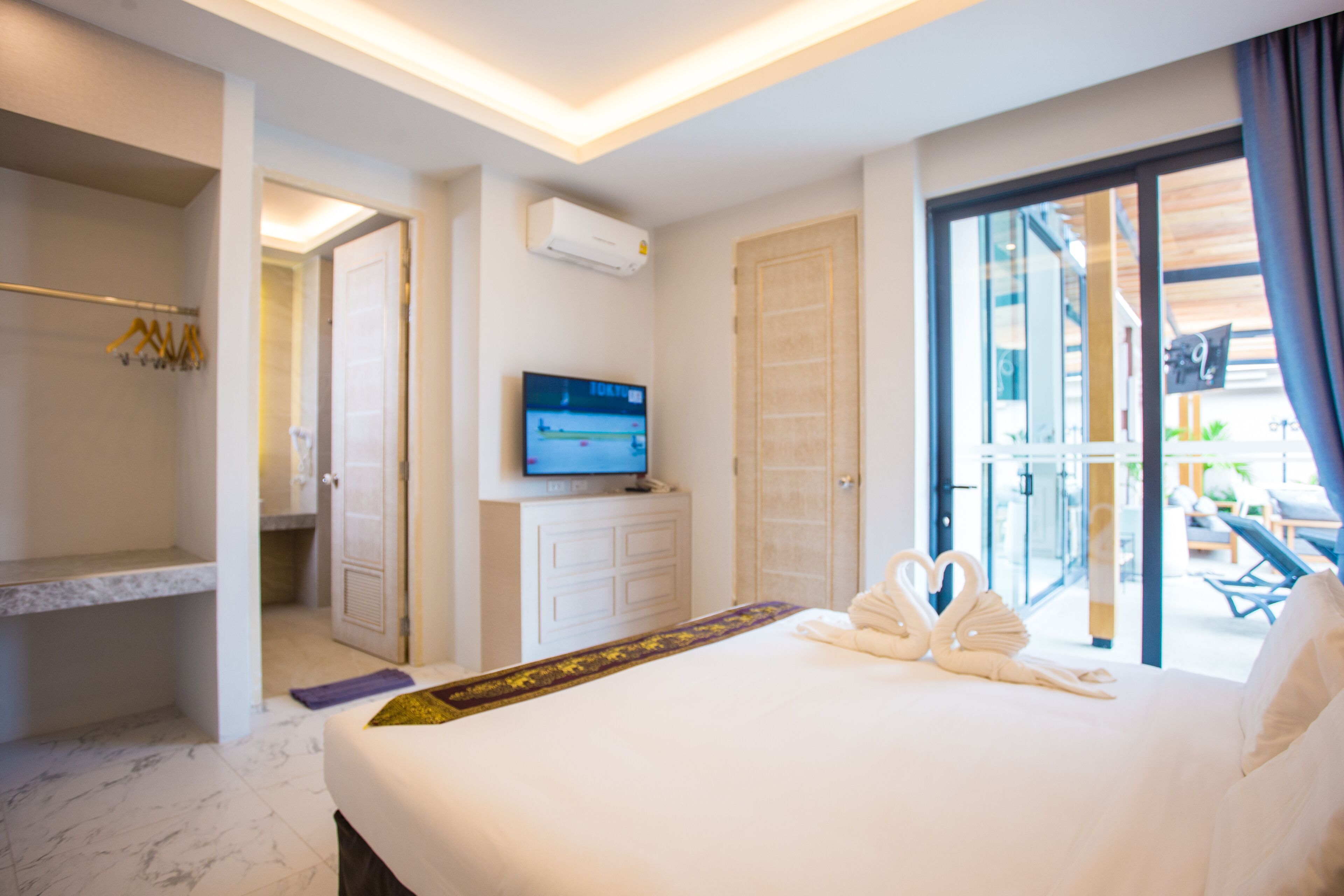 Gold Chariot Pool Villa
