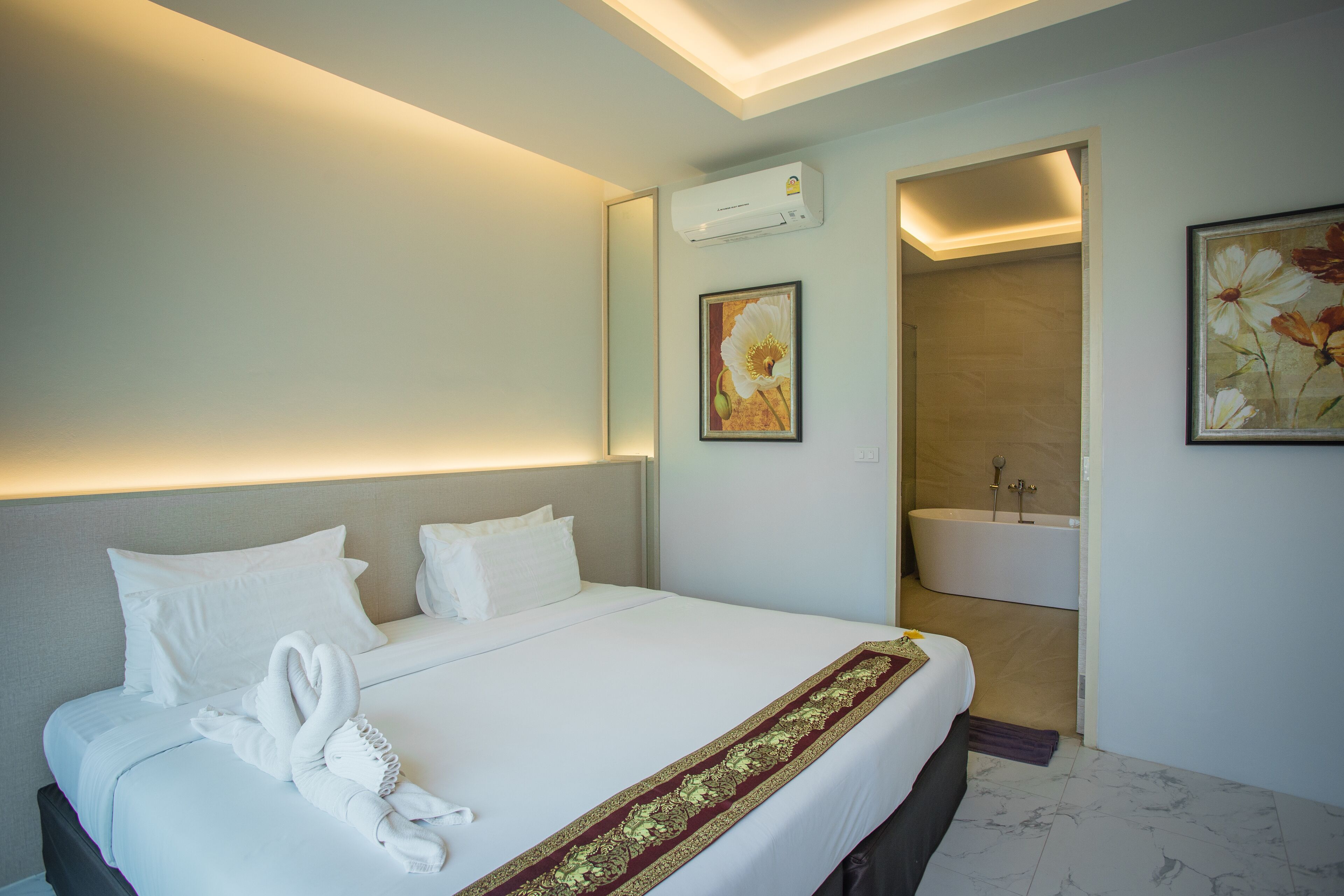 Gold Chariot Pool Villa