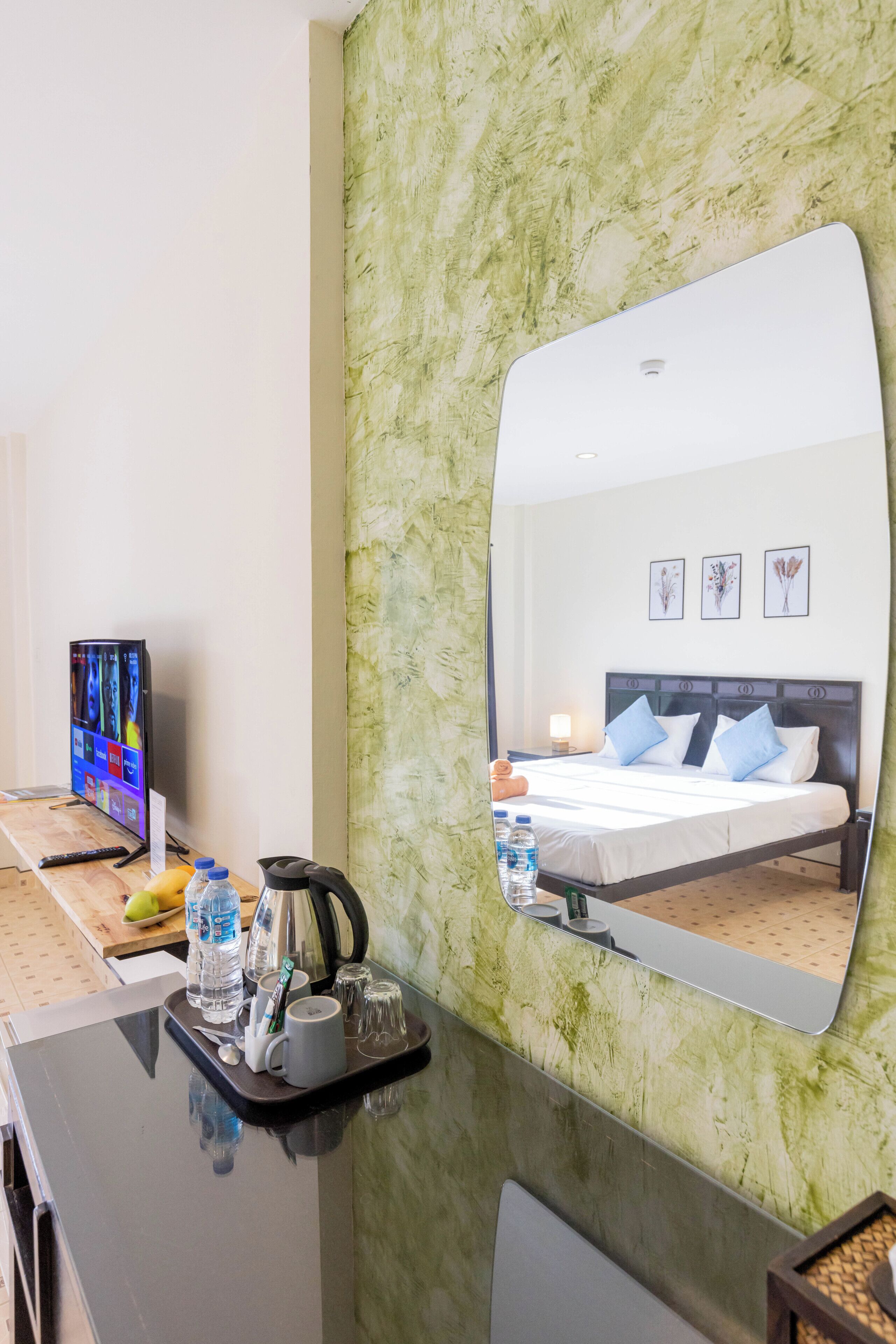 Club 22 Kamala Suites