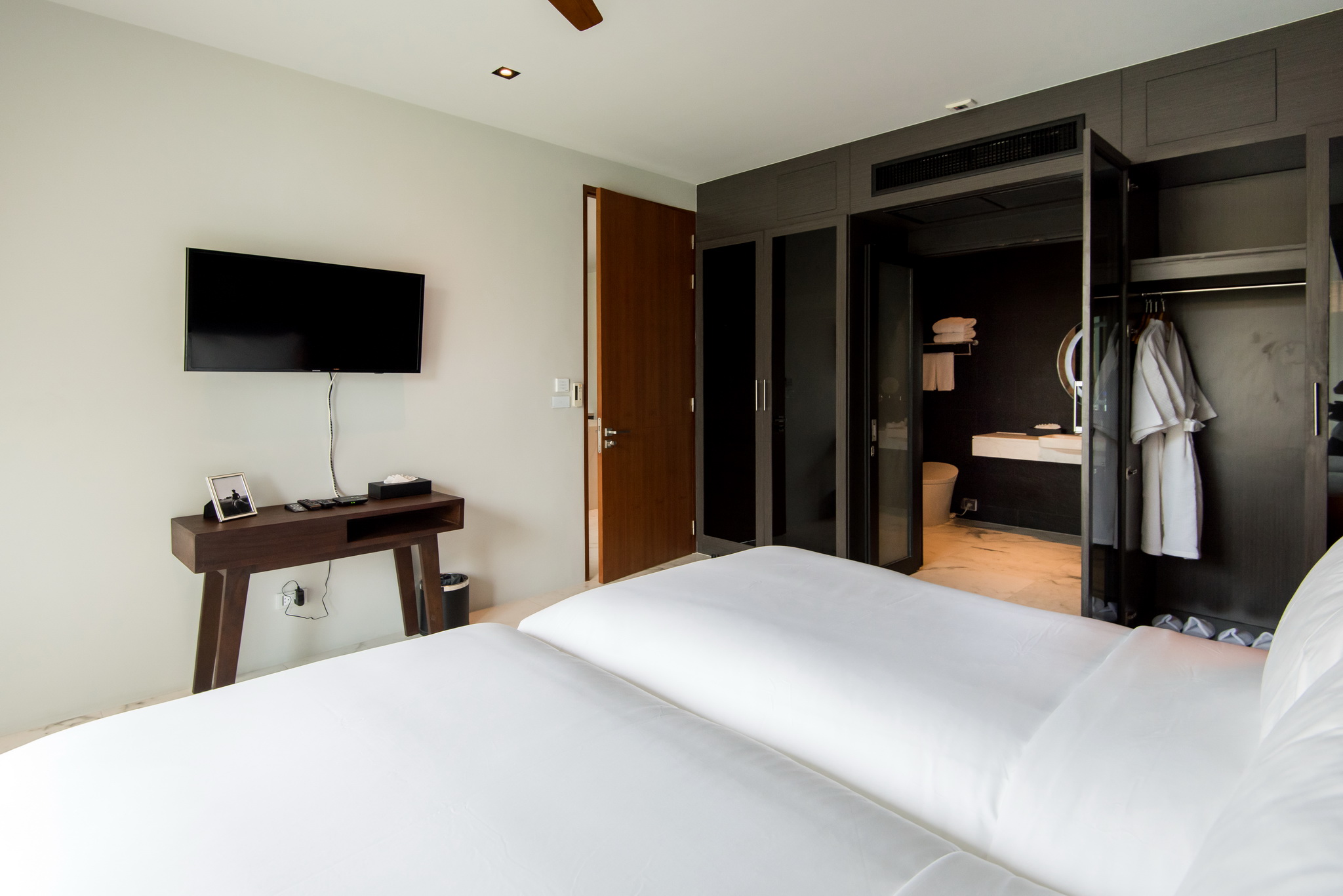 Glam Habitat Hotel