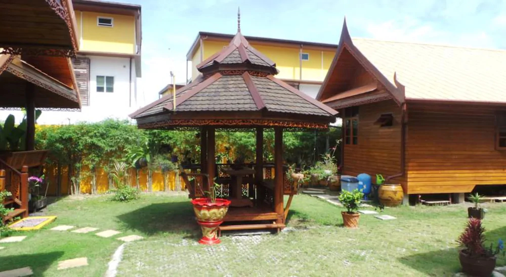 Golden Teak Resort Baan Sapparot