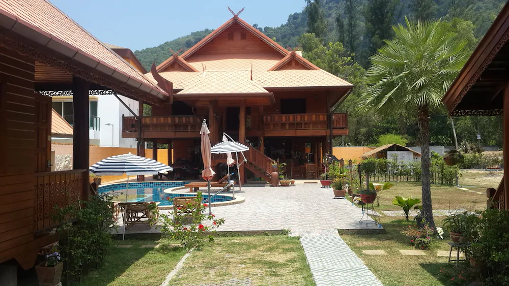 Golden Teak Resort Baan Sapparot