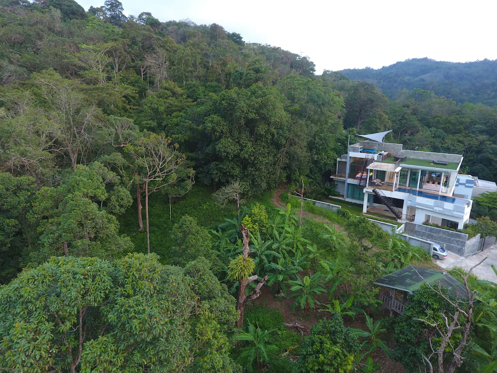 Villa Paradesa by Lofty