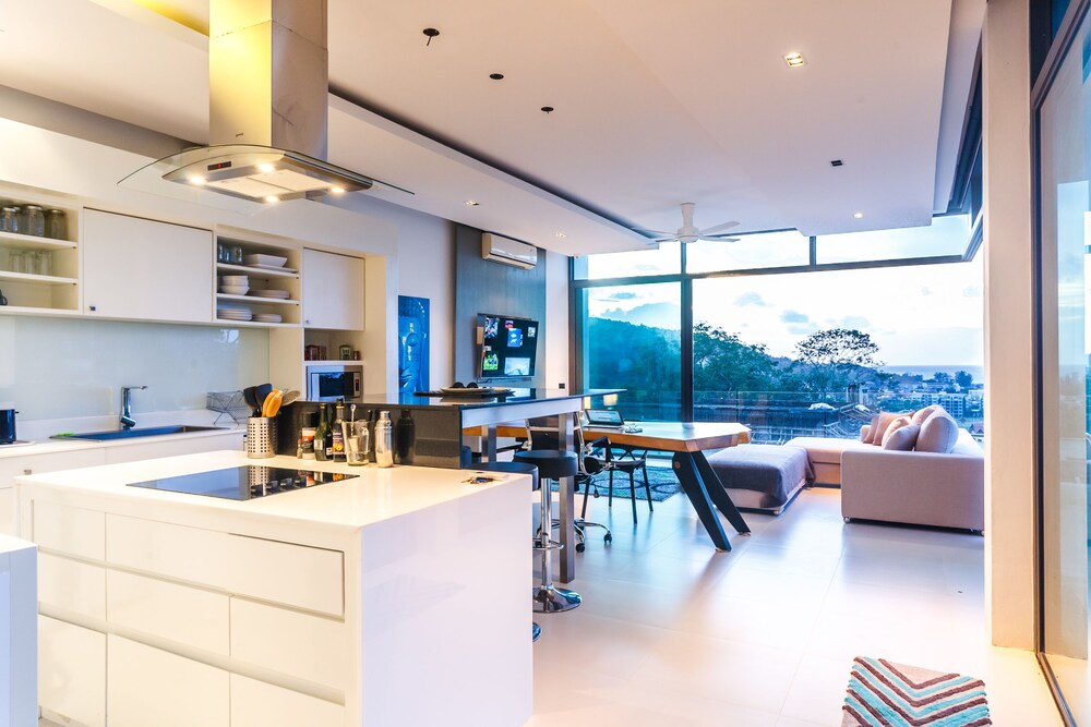 Villa Paradesa by Lofty