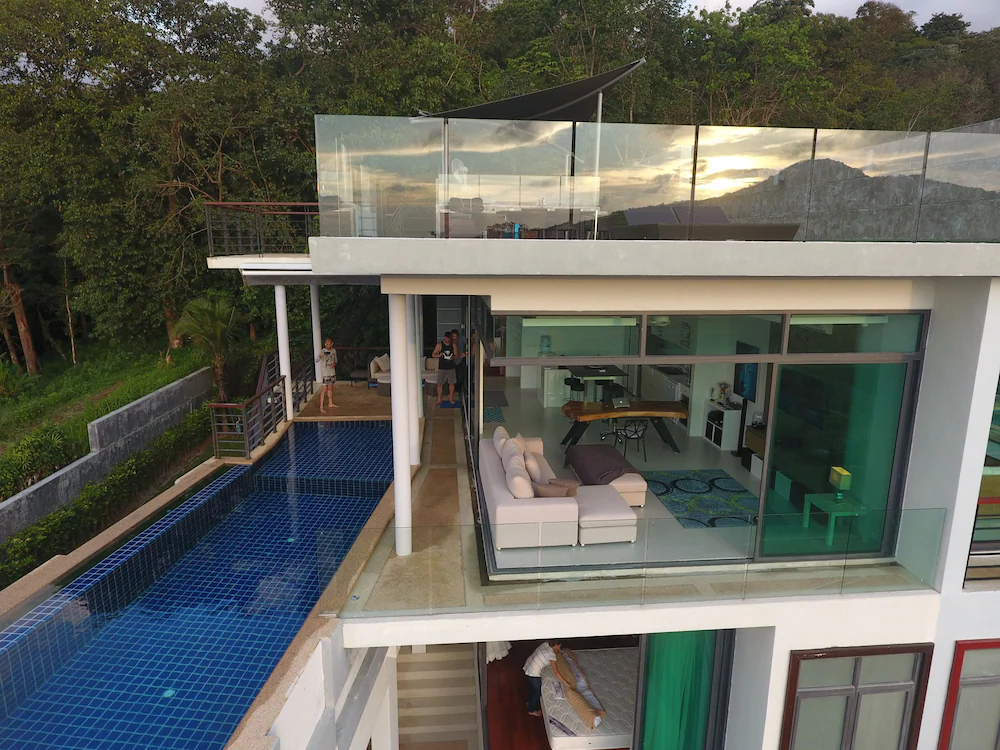 Villa Paradesa by Lofty