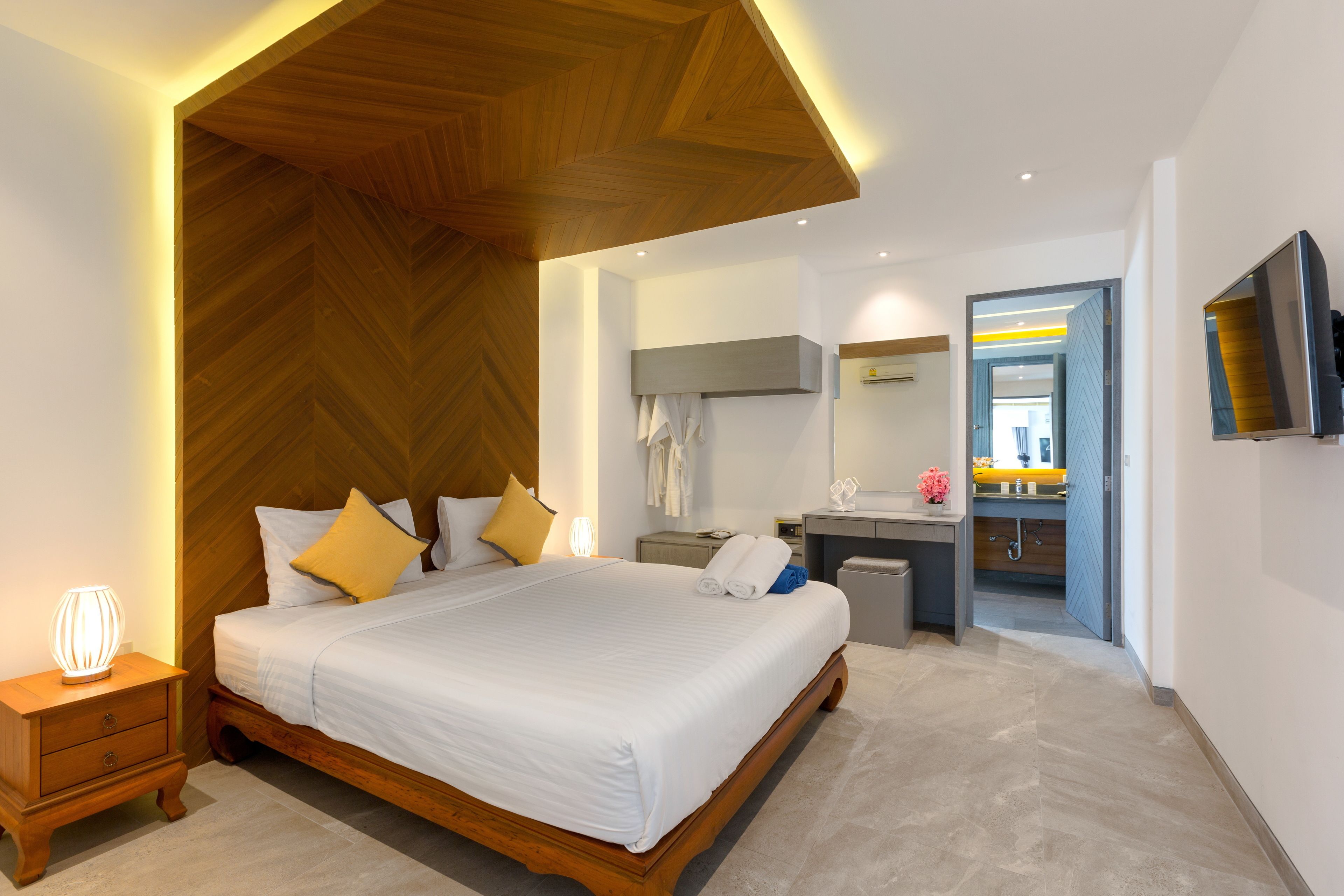 Karon Beach Pool Villas