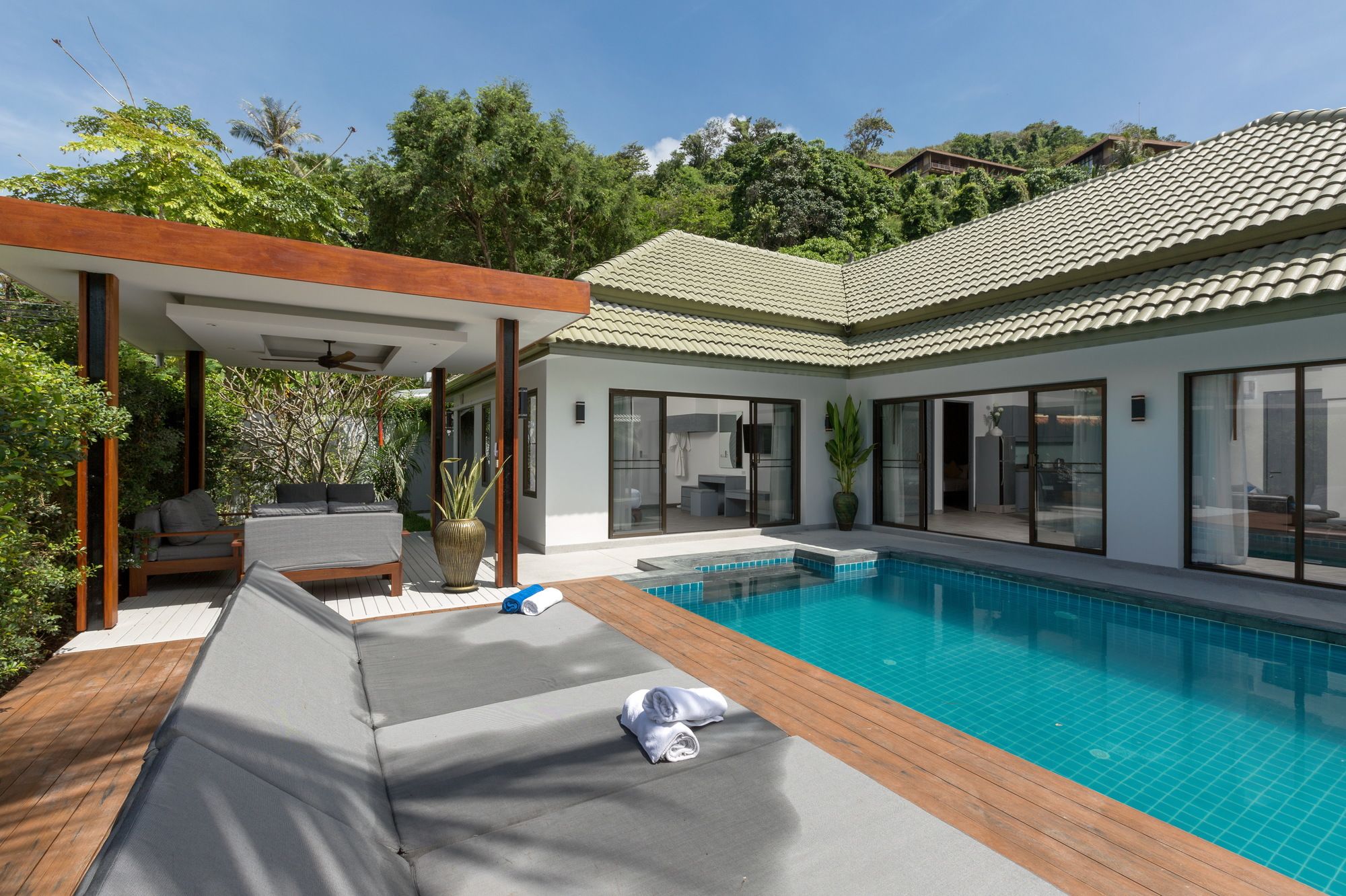 Karon Beach Pool Villas