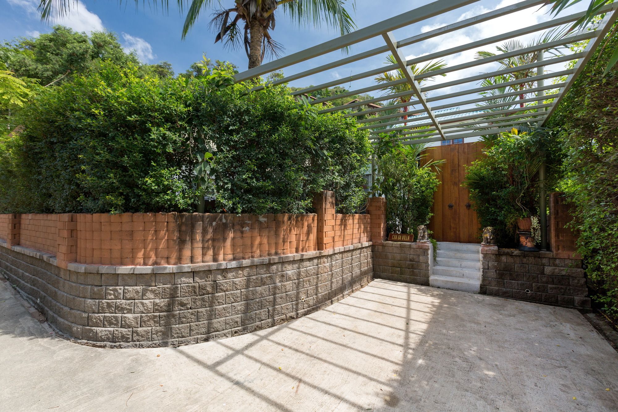 Karon Beach Pool Villas