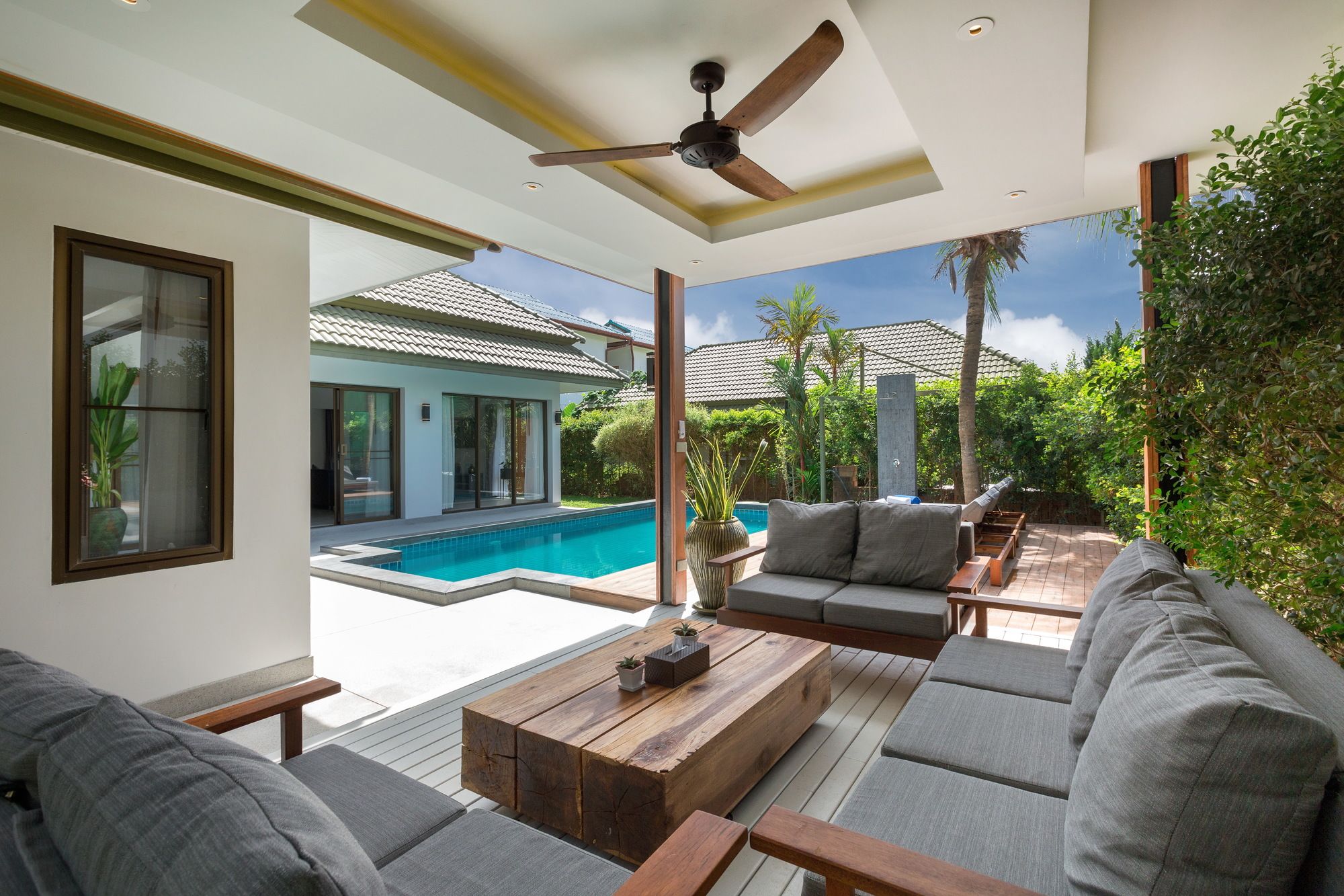 Karon Beach Pool Villas