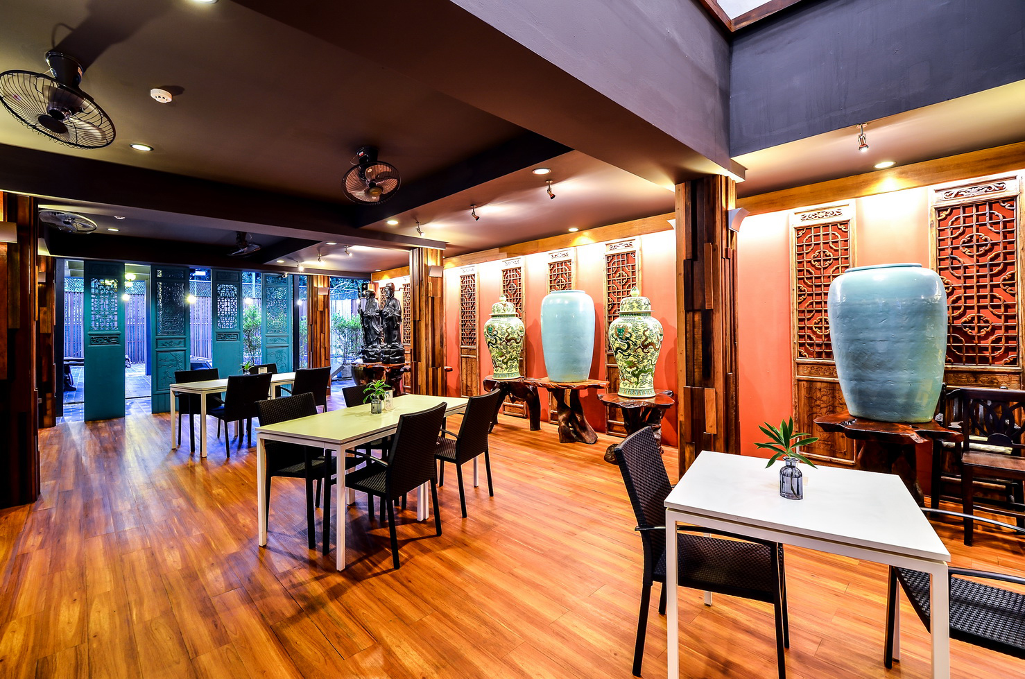 Lap Roi Karon Beachfront by Shanaya