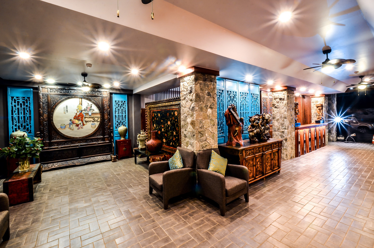 Lap Roi Karon Beachfront by Shanaya
