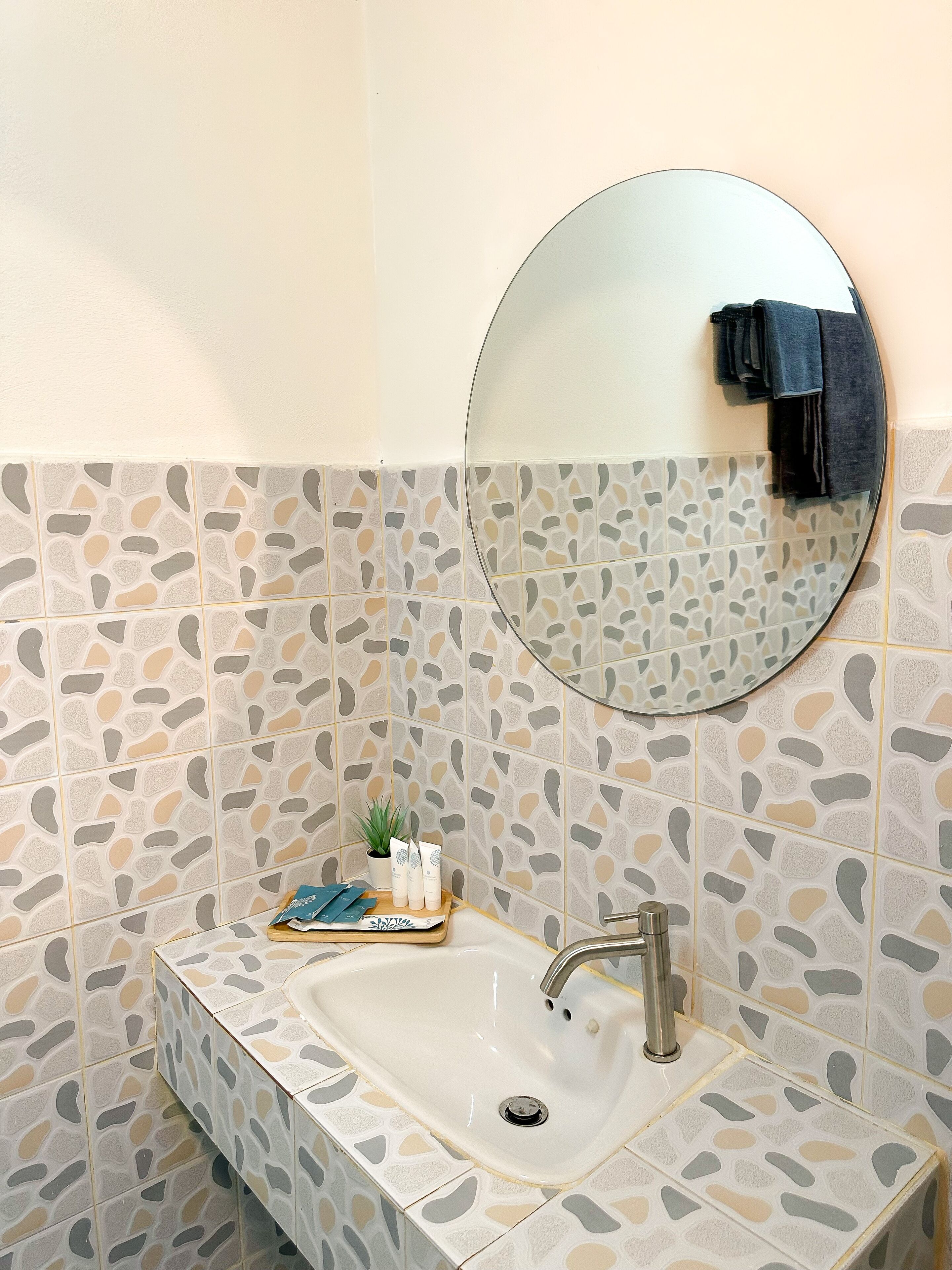 Montana Hotel & Hostel