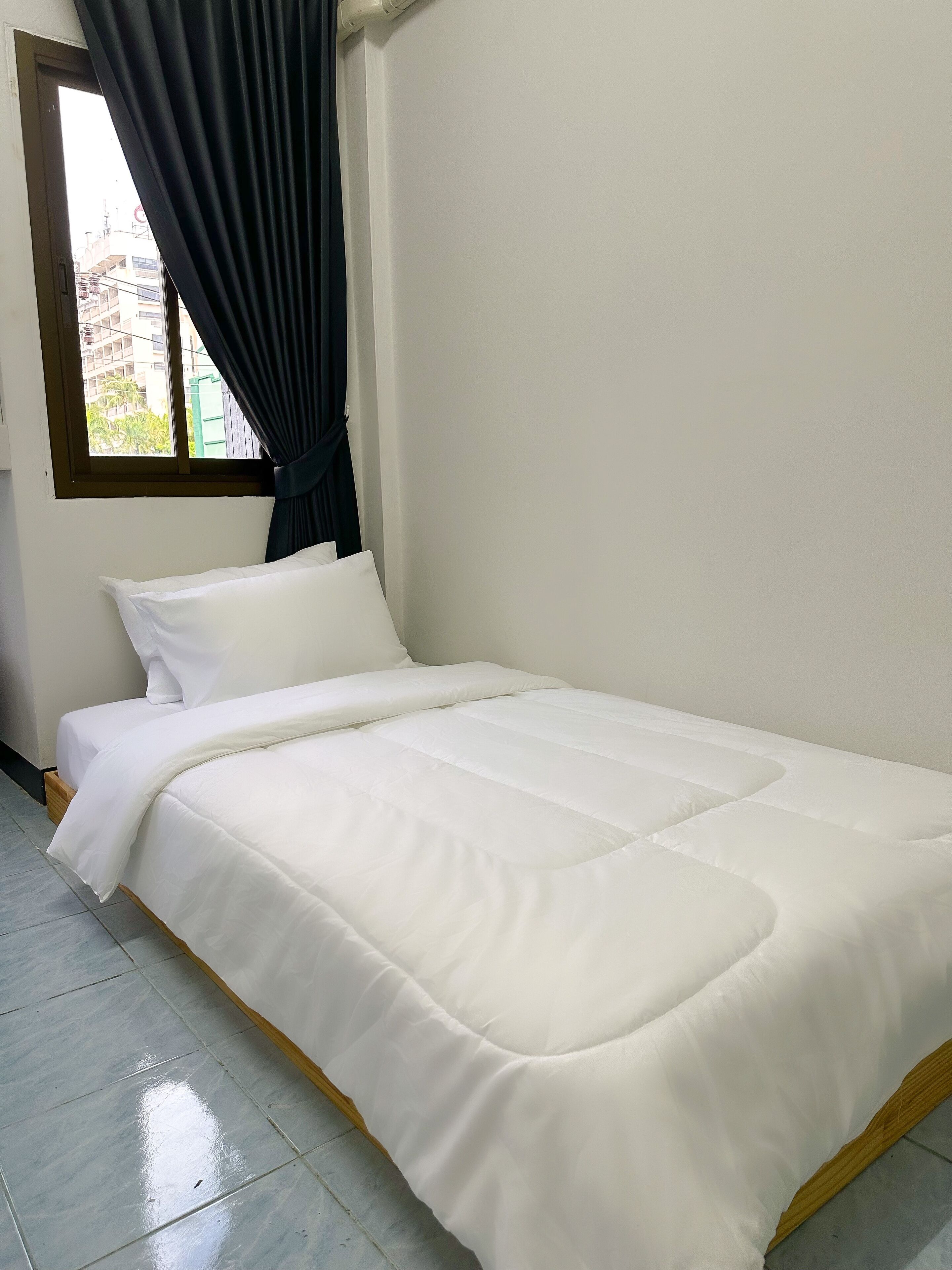 Montana Hotel & Hostel