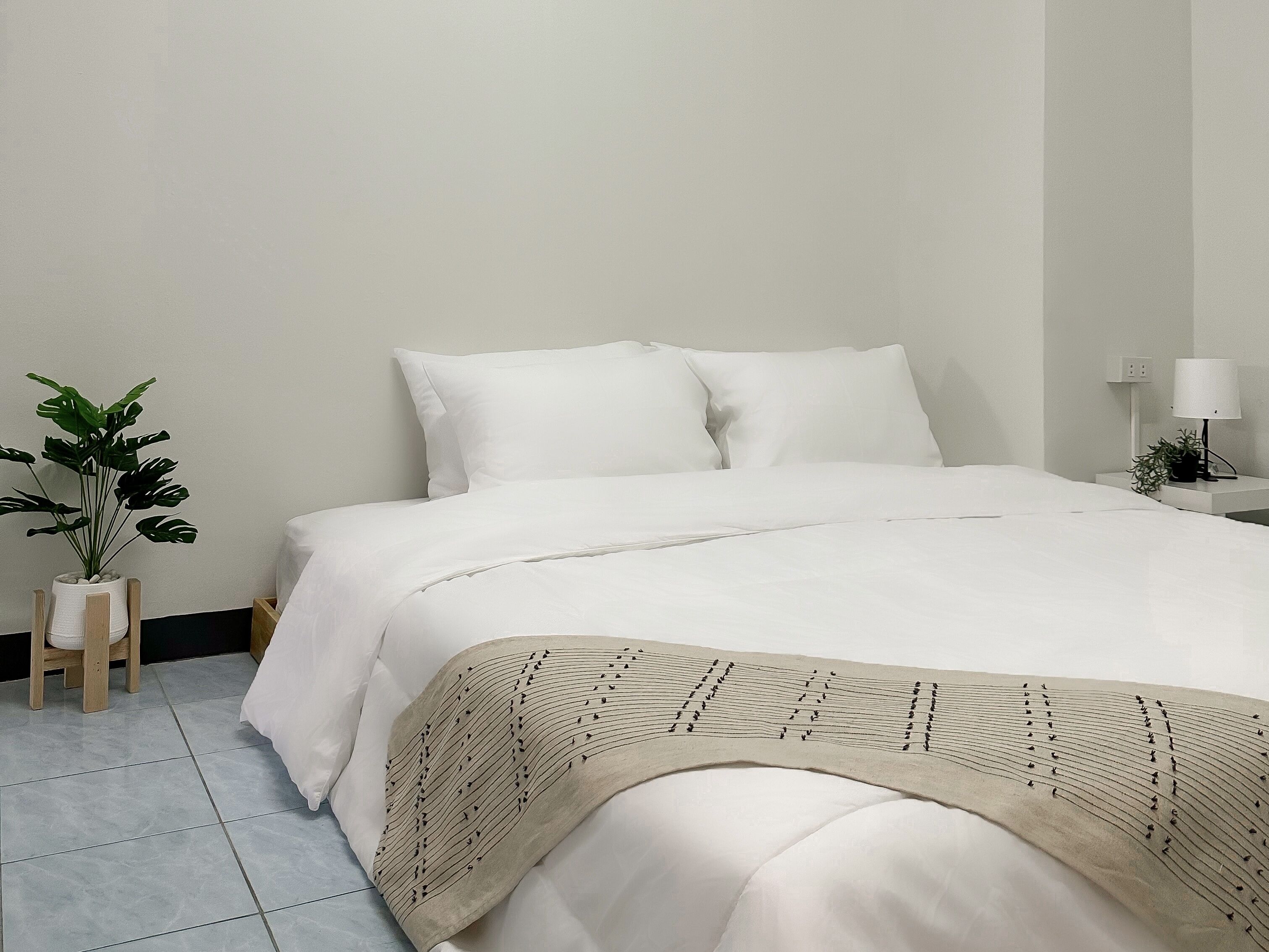 Montana Hotel & Hostel