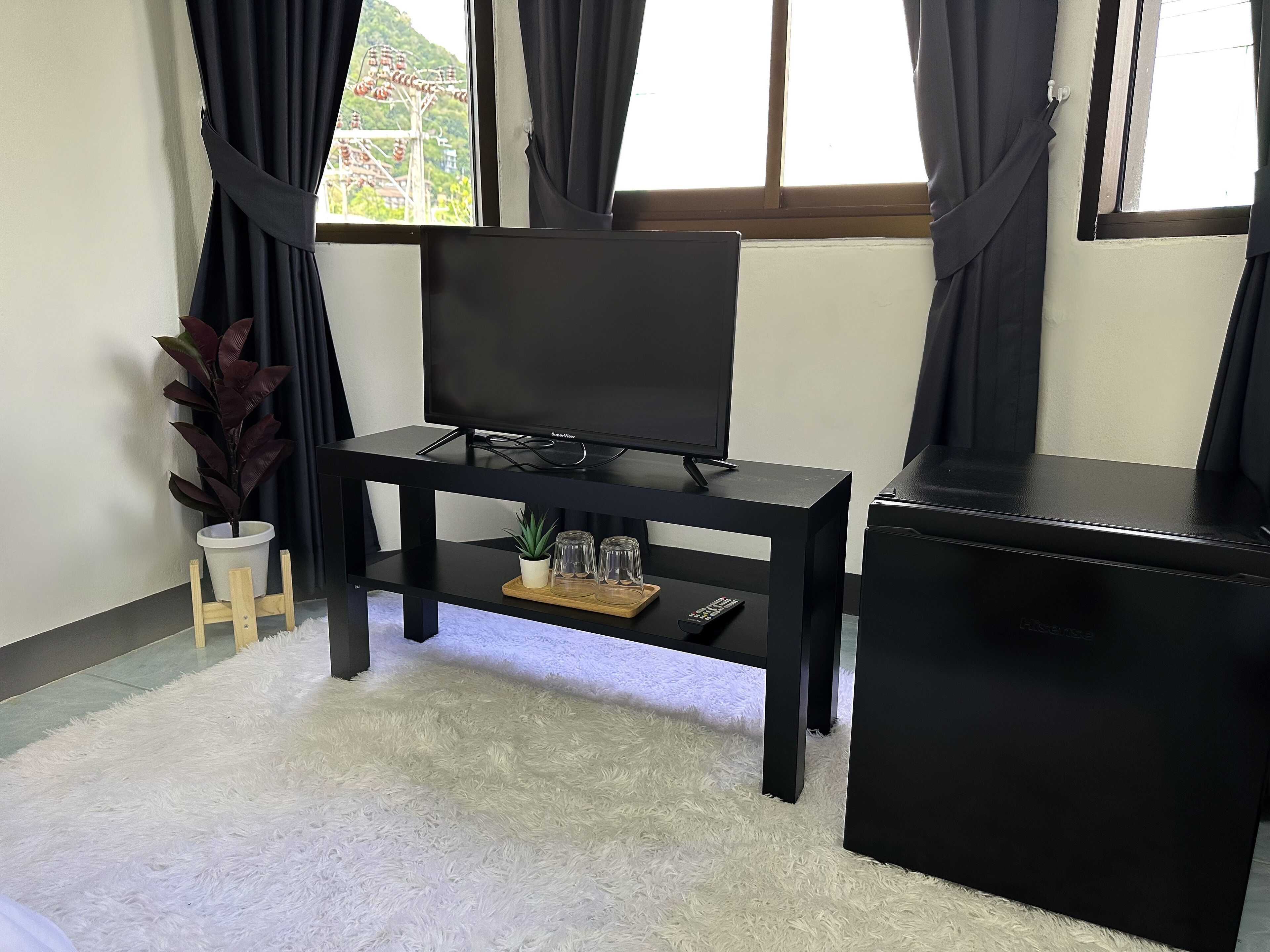 Montana Hotel & Hostel