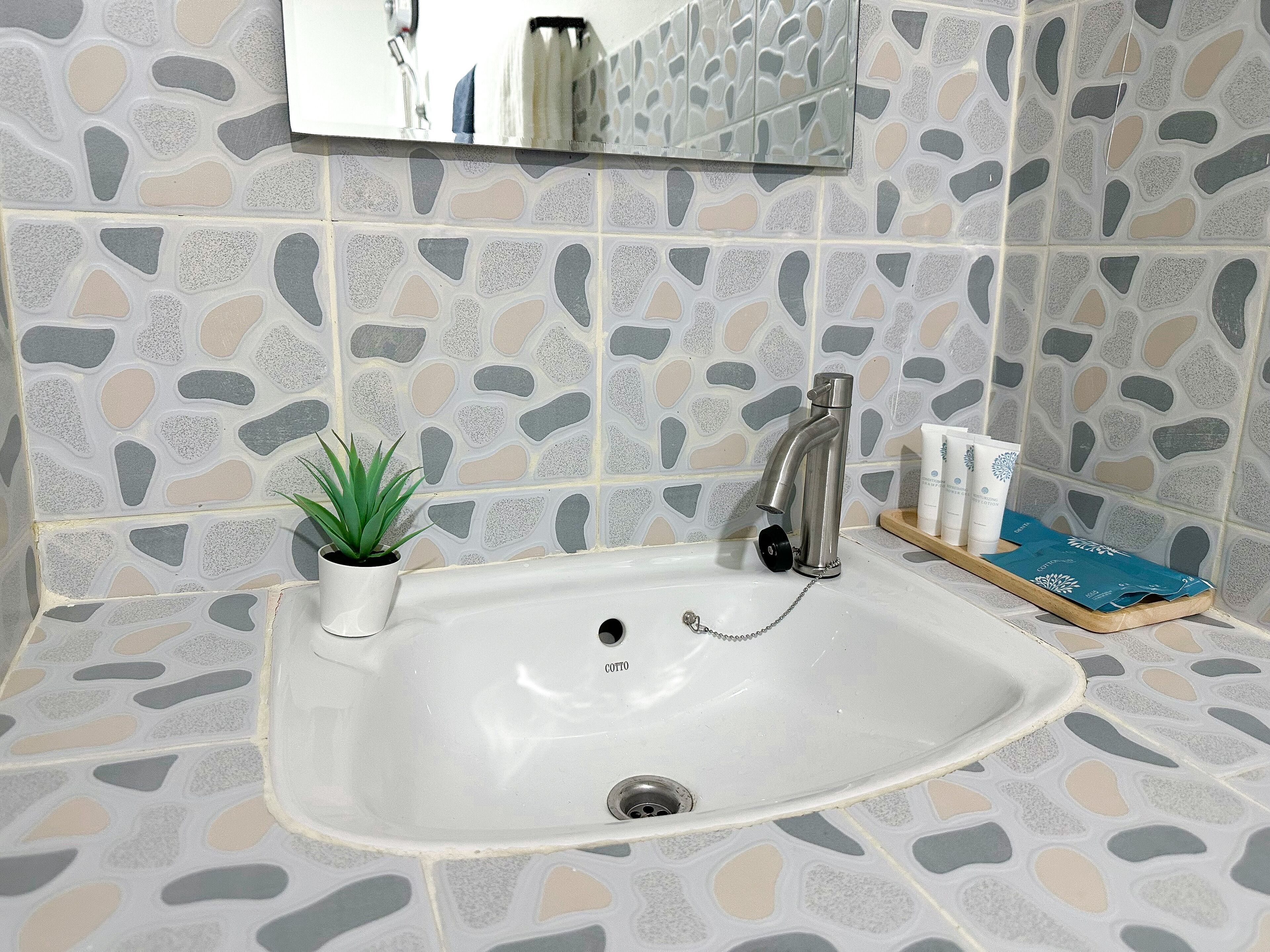 Montana Hotel & Hostel