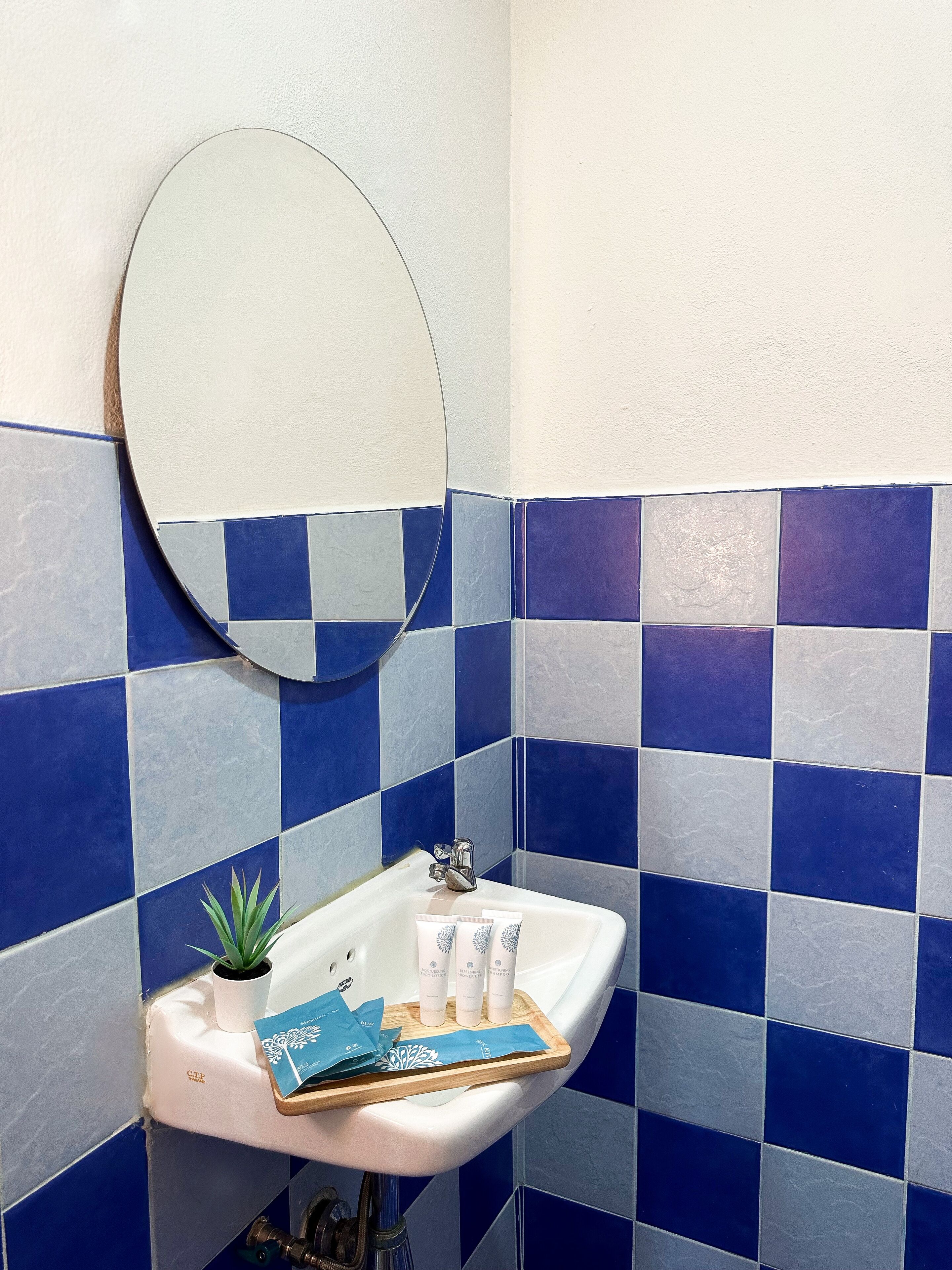 Montana Hotel & Hostel