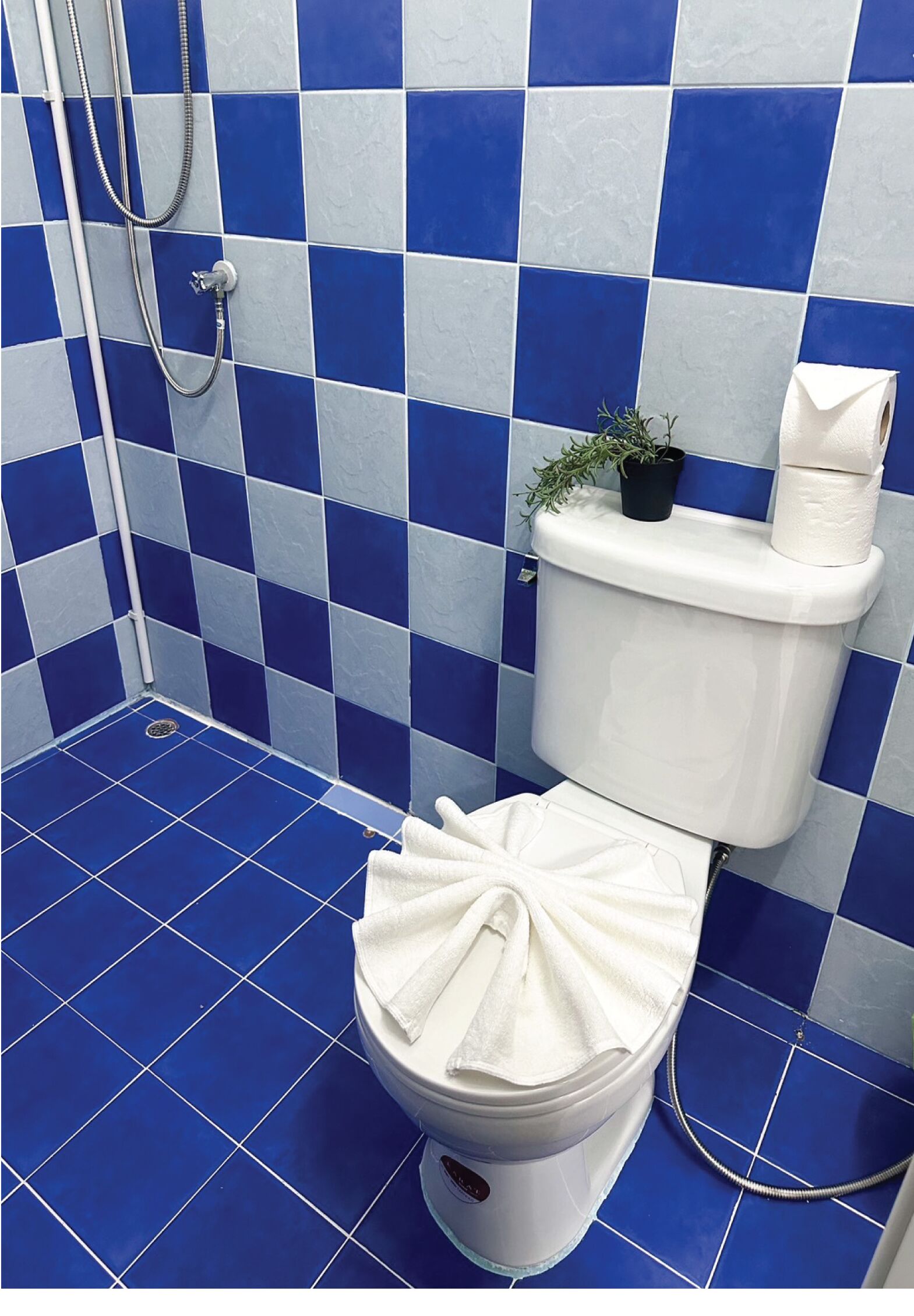 Montana Hotel & Hostel