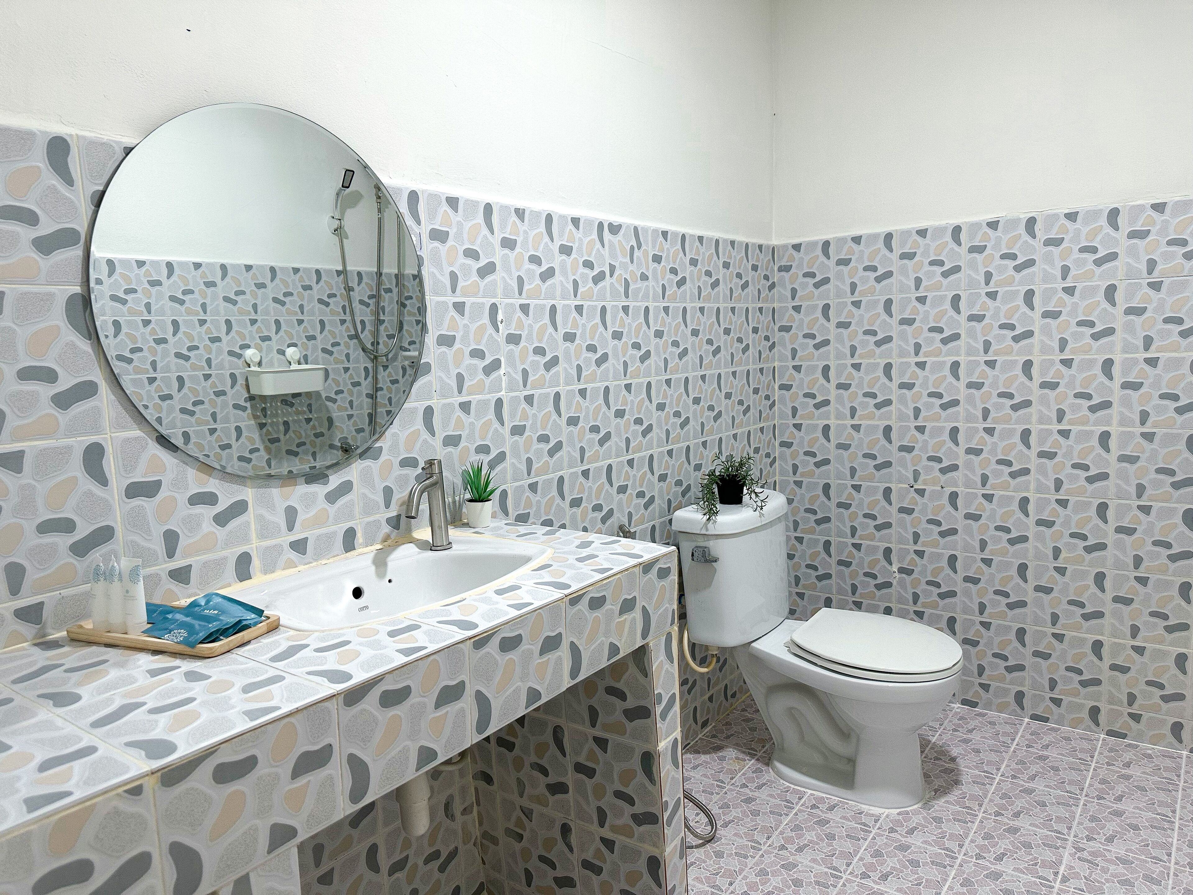 Montana Hotel & Hostel