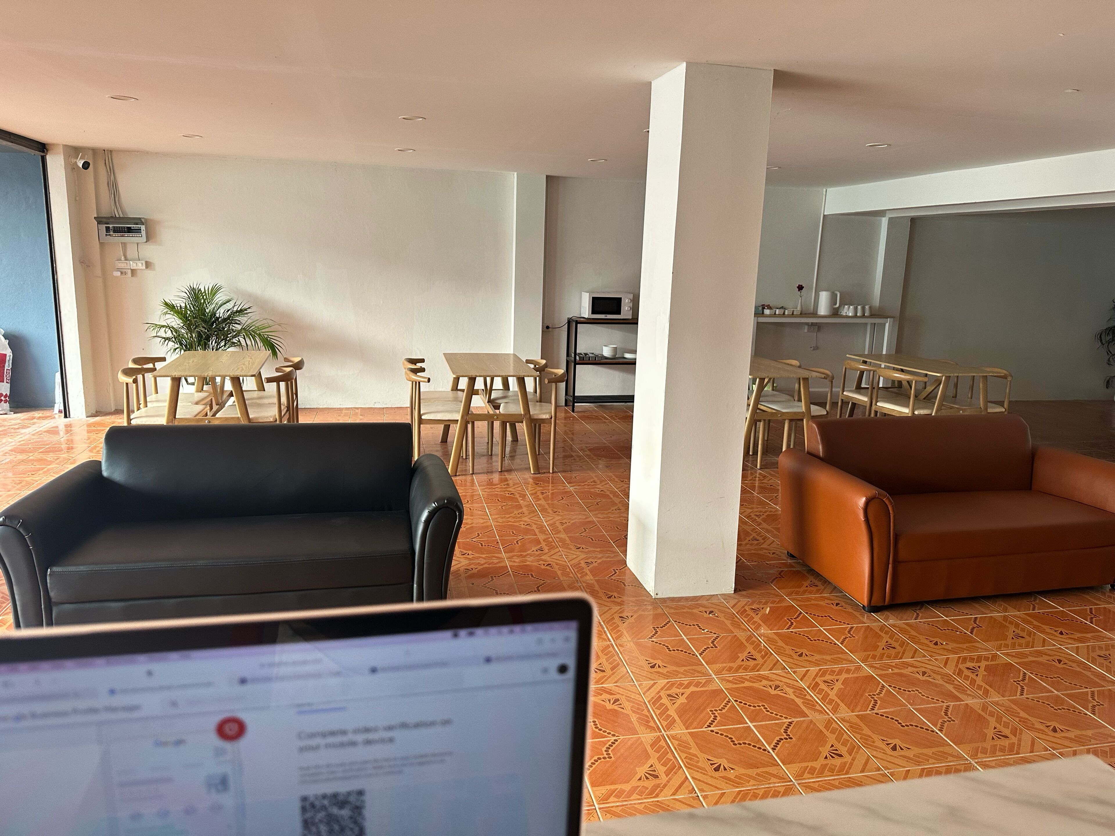 Montana Hotel & Hostel