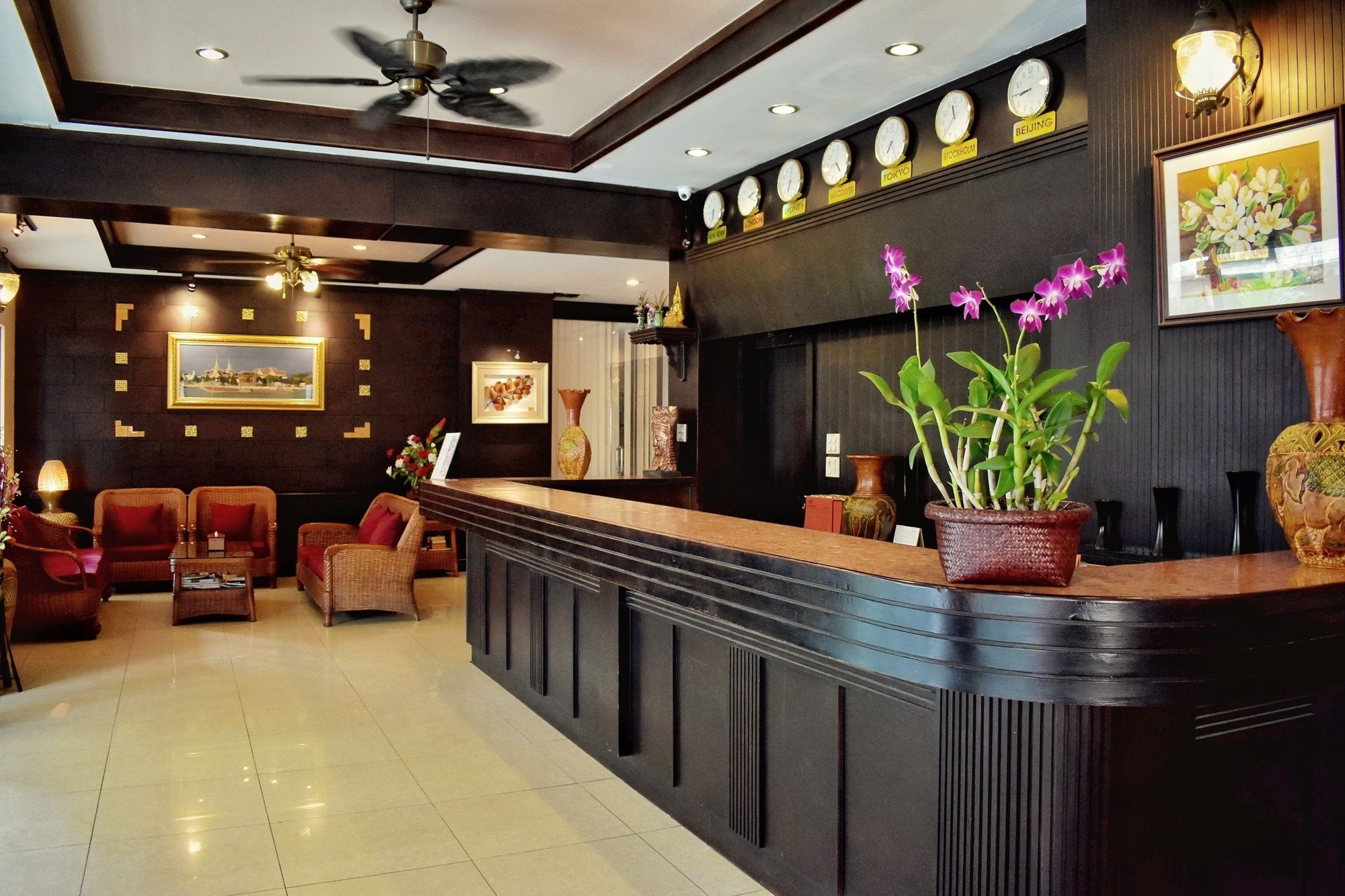 Outdoor Inn Kata Hotel
