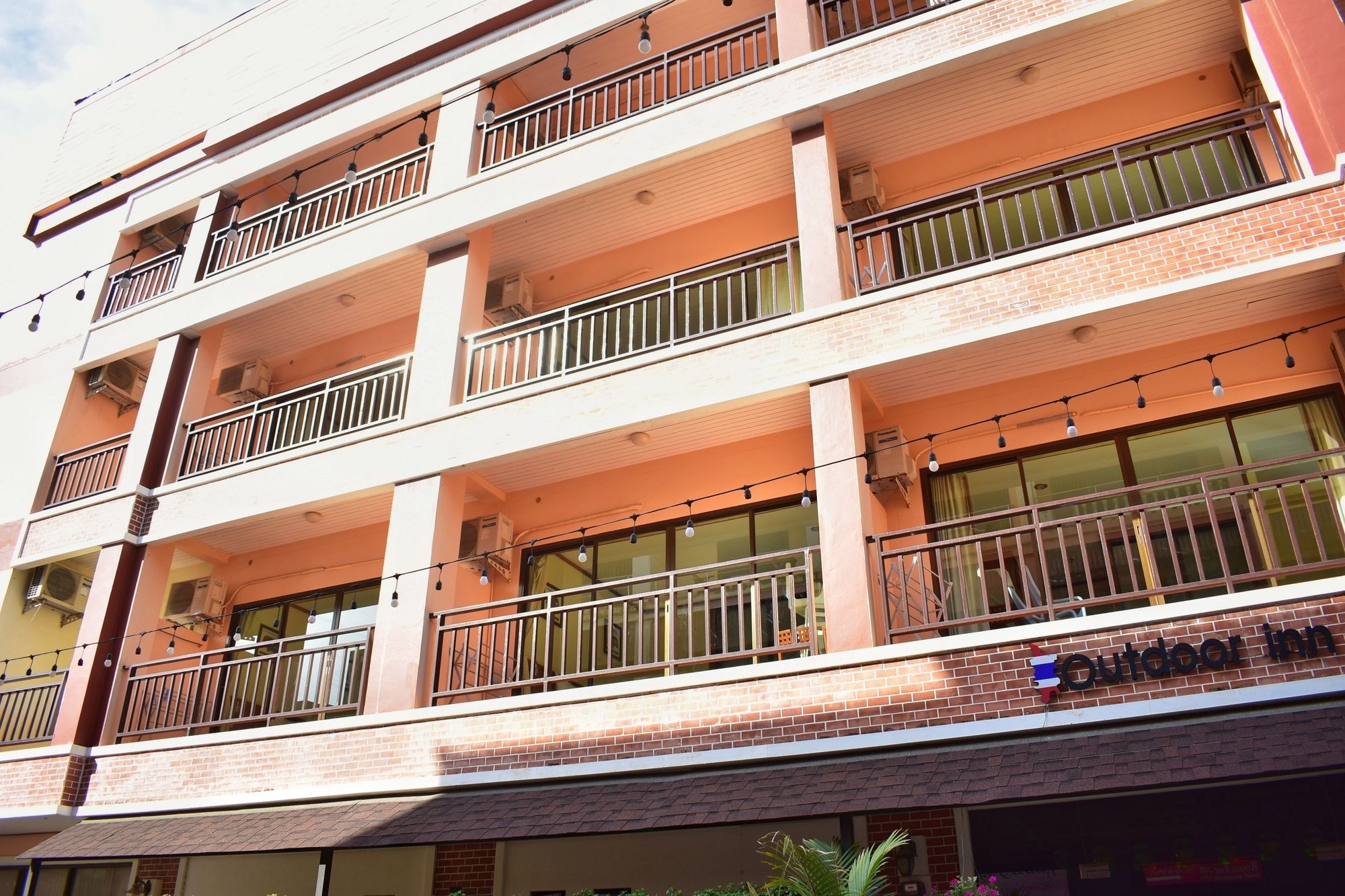 Outdoor Inn Kata Hotel