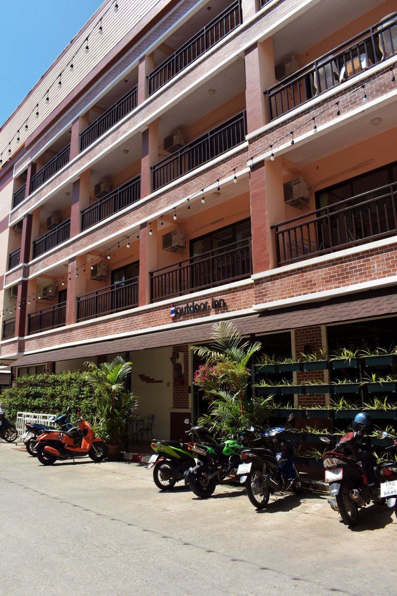 Outdoor Inn Kata Hotel