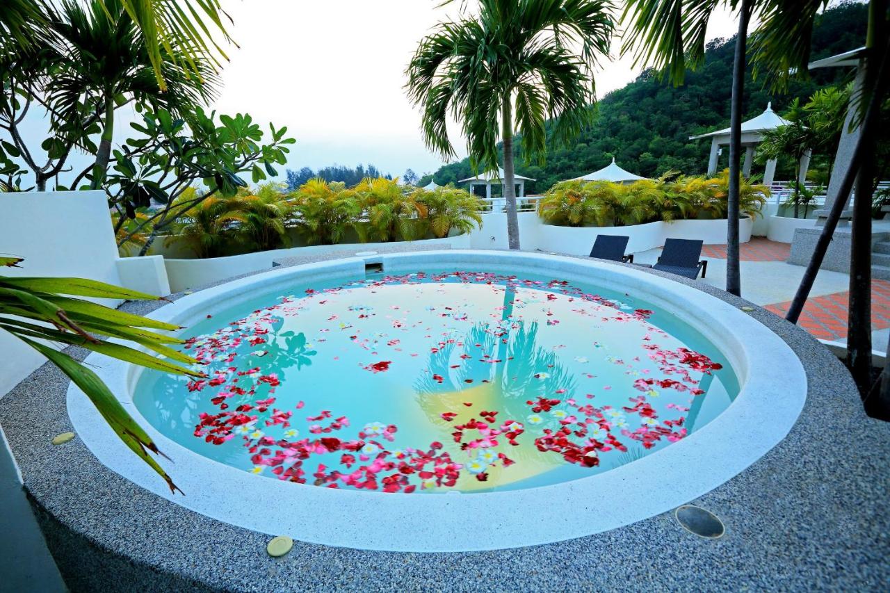 Phunawa Karon Beach Resort & Spa