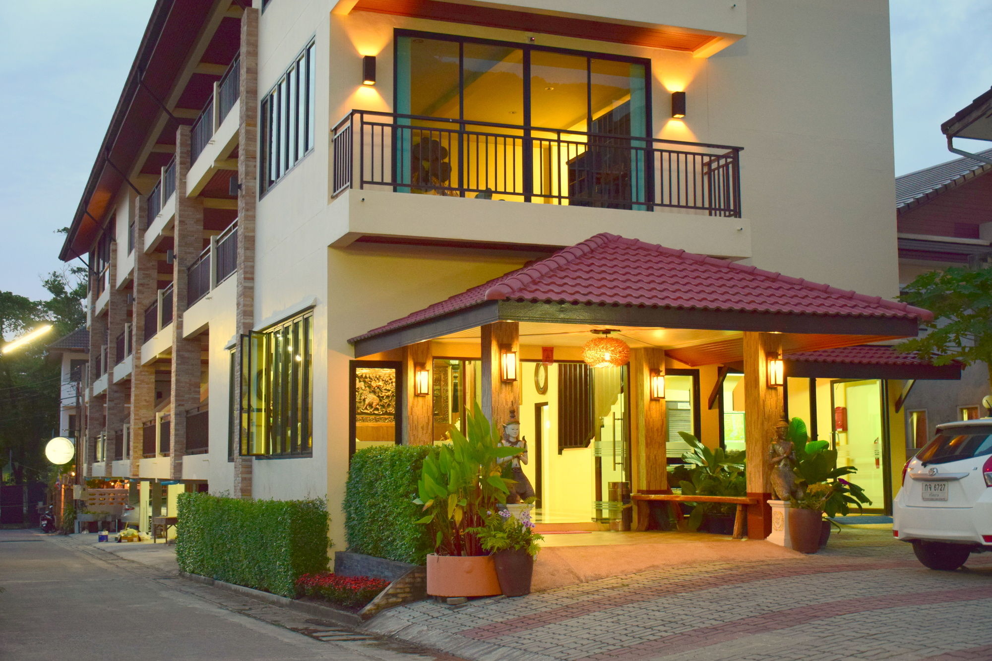 Baan Kata Maytha