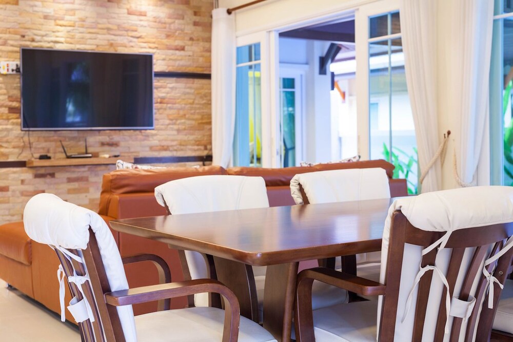 Golden Ville Pool Villa