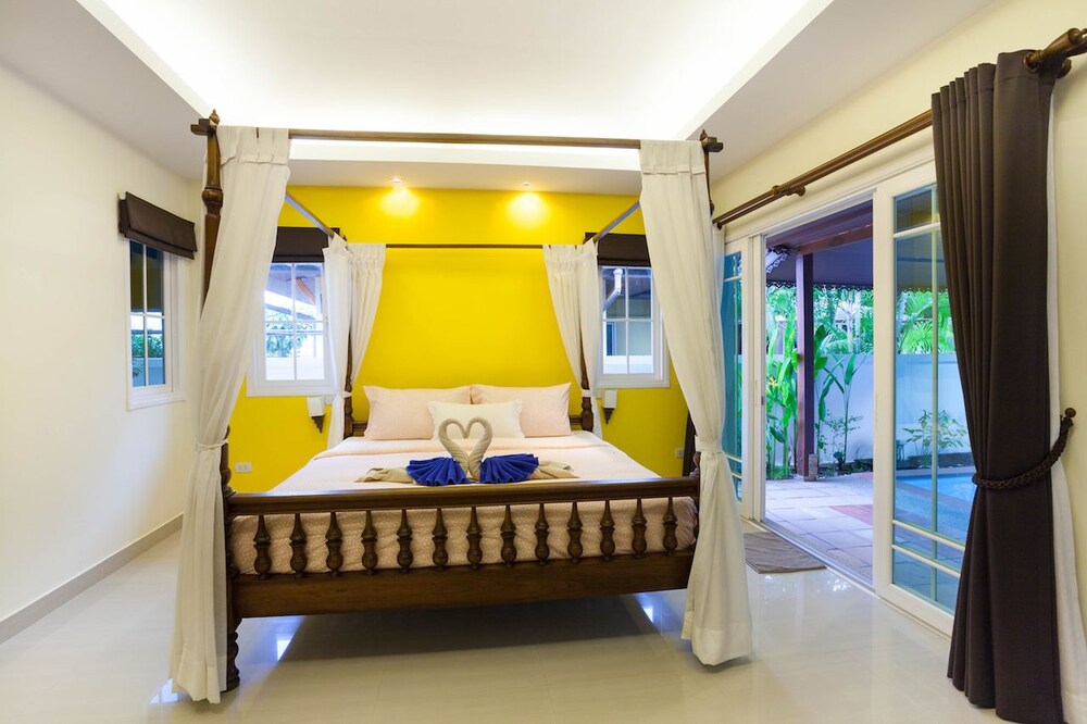 Golden Ville Pool Villa