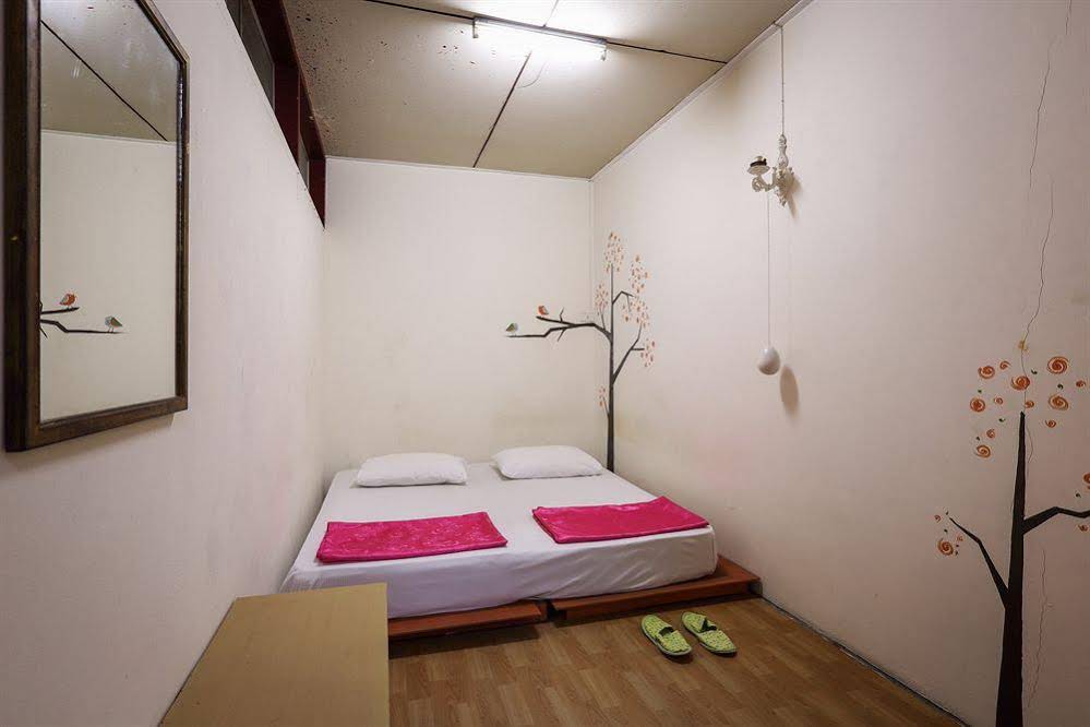 Phuket 43 Guesthouse