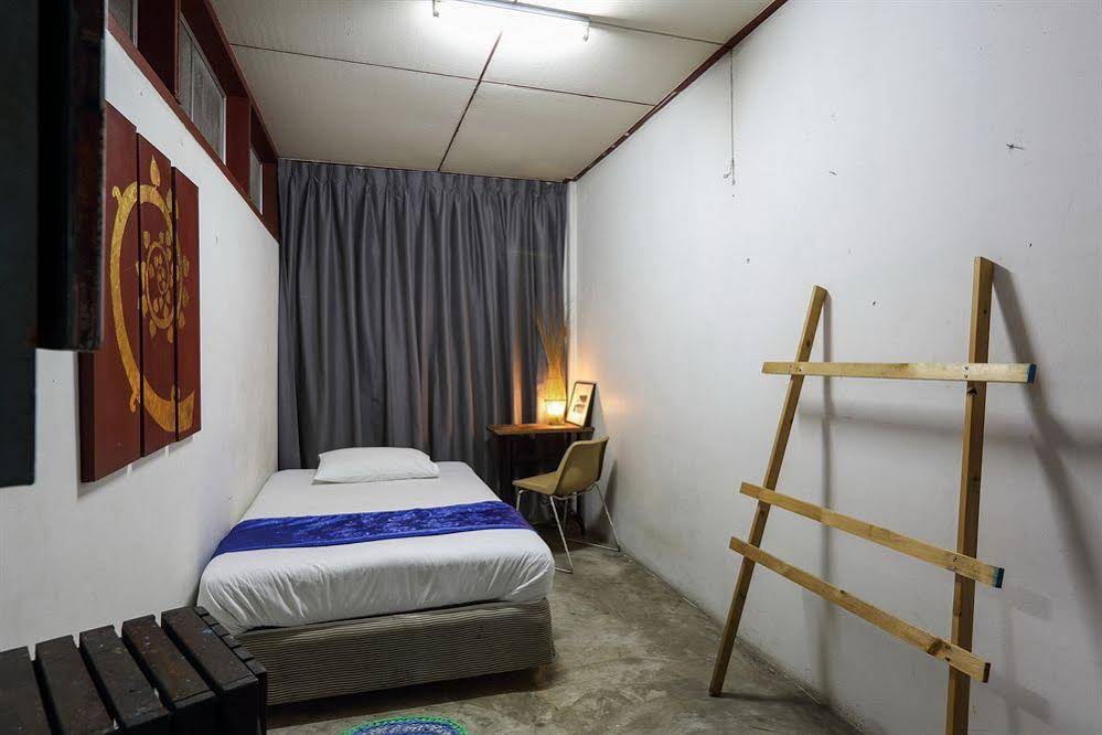 Phuket 43 Guesthouse