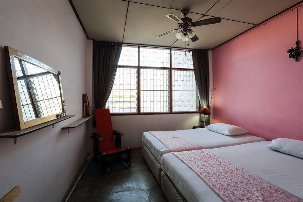 Phuket 43 Guesthouse
