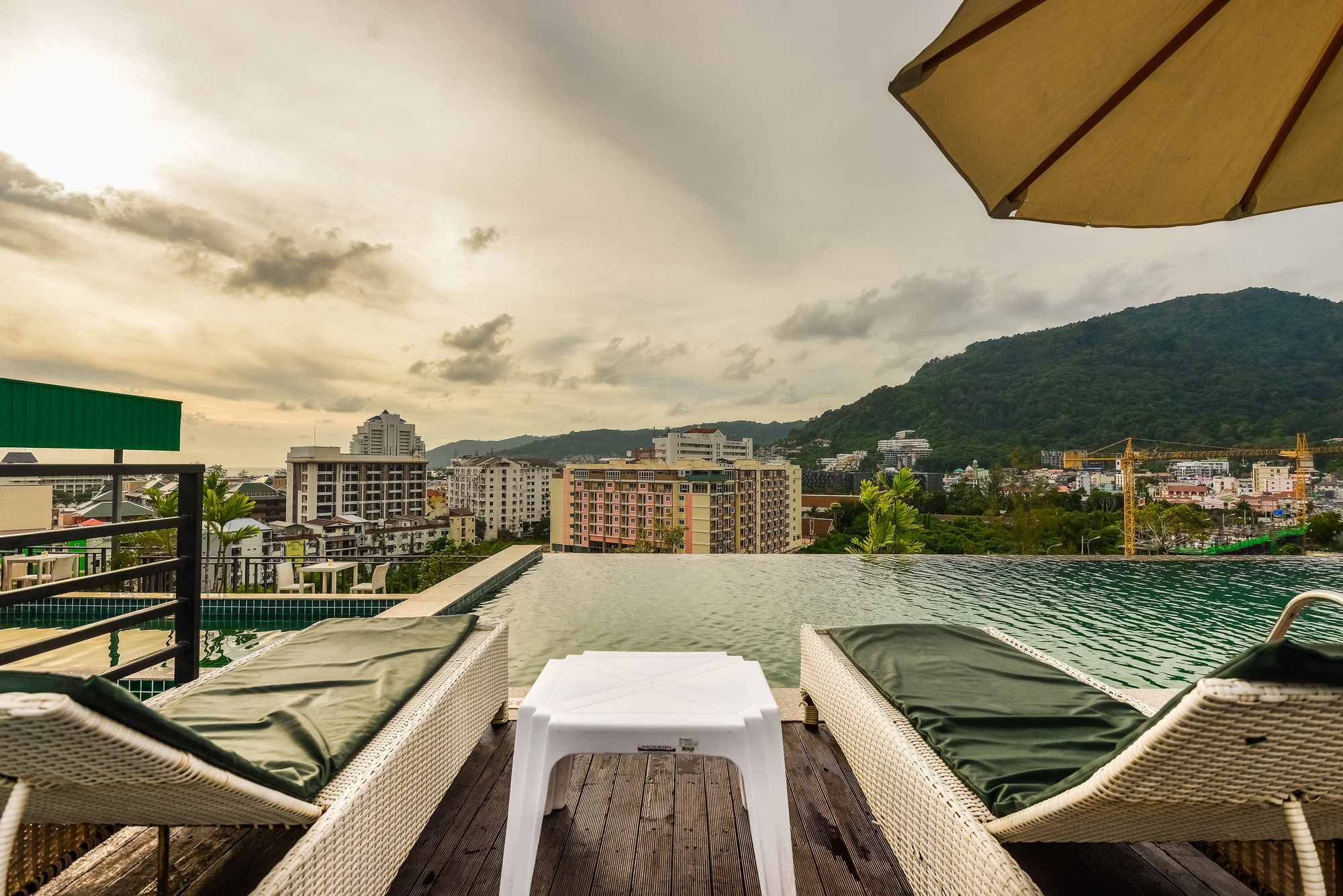 Zephyr Grand Hotel