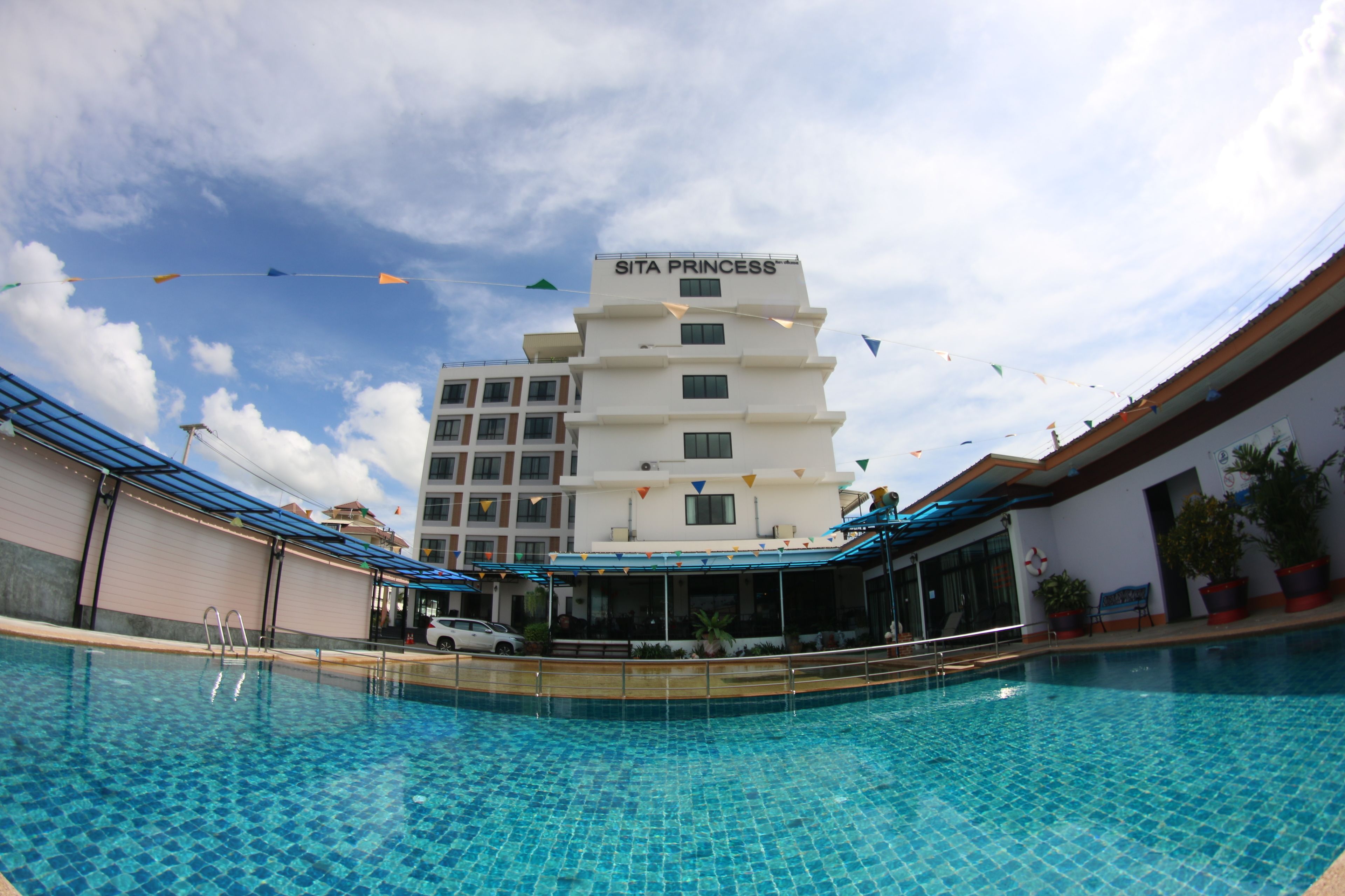 R2 Zleeping Boutique Hotel